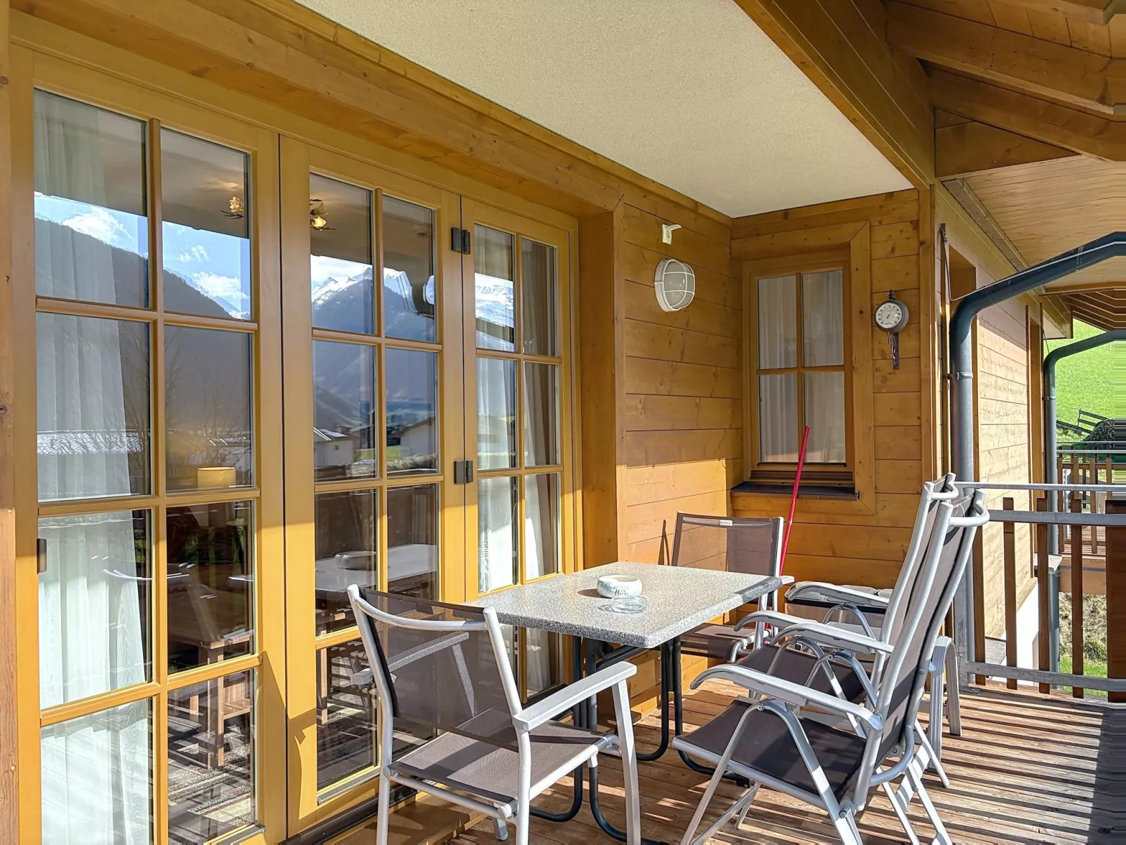 Family Comfort by SMR with Pool and Spa - Buiten