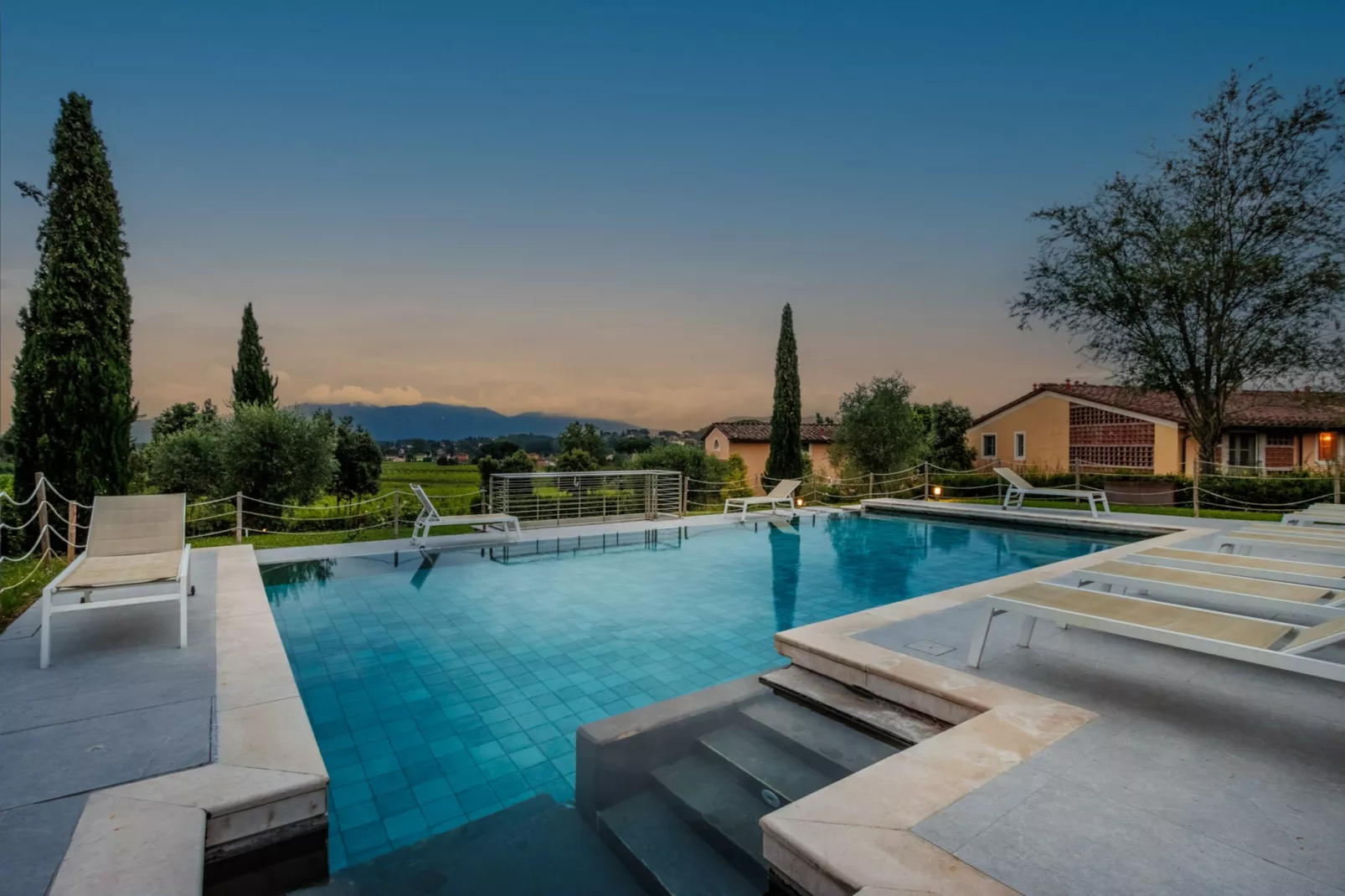 Maria Farmhouse Apartment in Wine Resort in Lucca - Zwembad