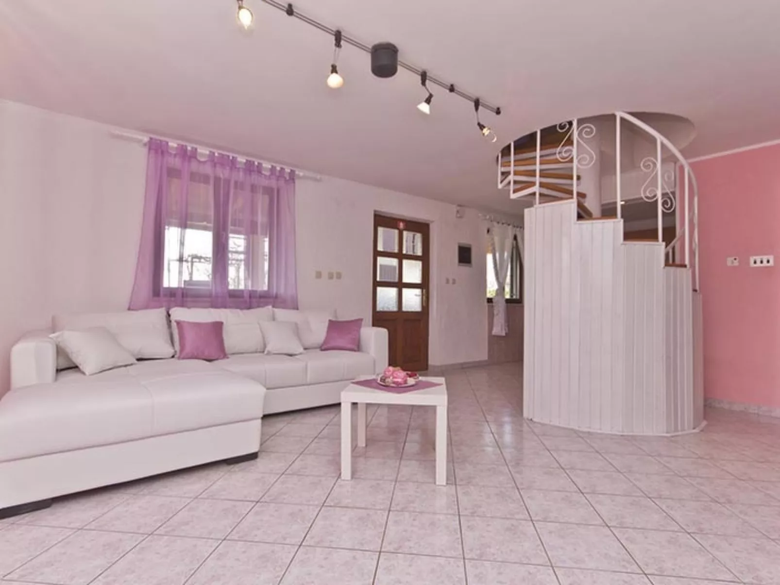 House 526 - Binnen