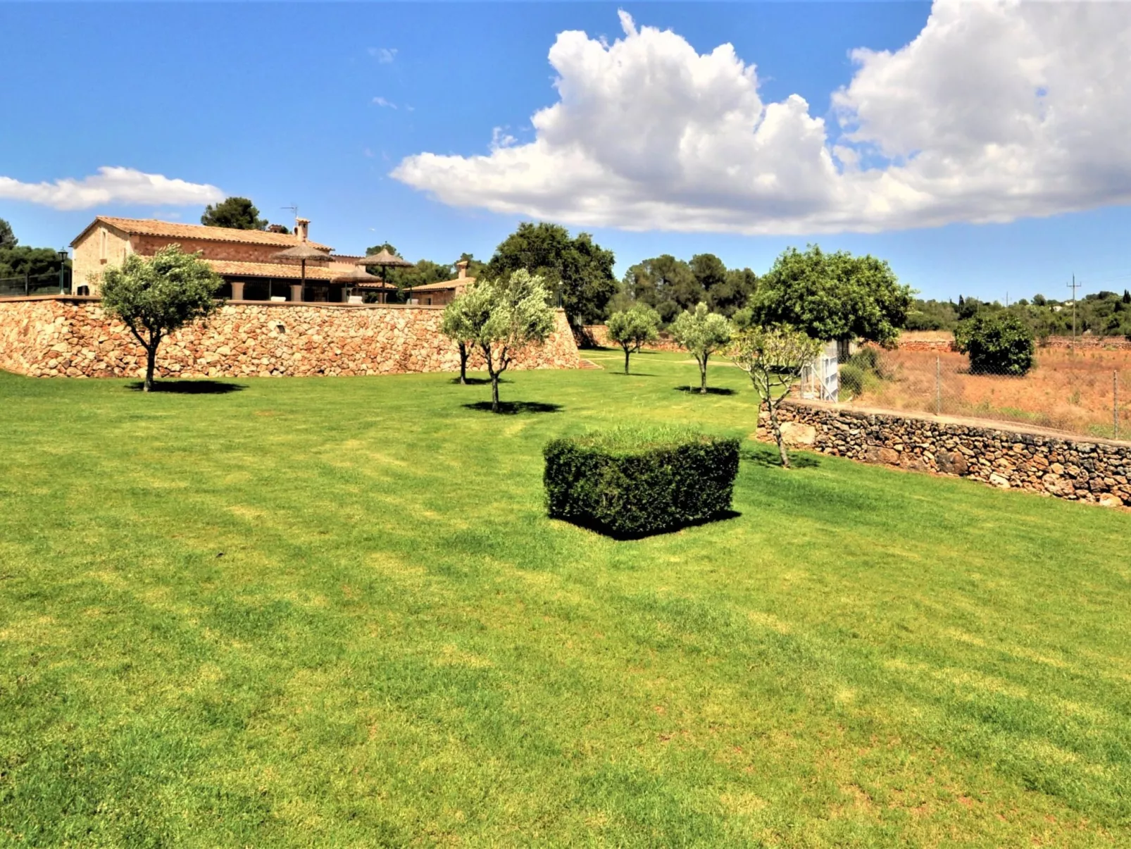 CAS BORRASSOS- Finca con piscina privada a 10 minutos de Palma.. BBQ. Wifi - Wi - Buiten