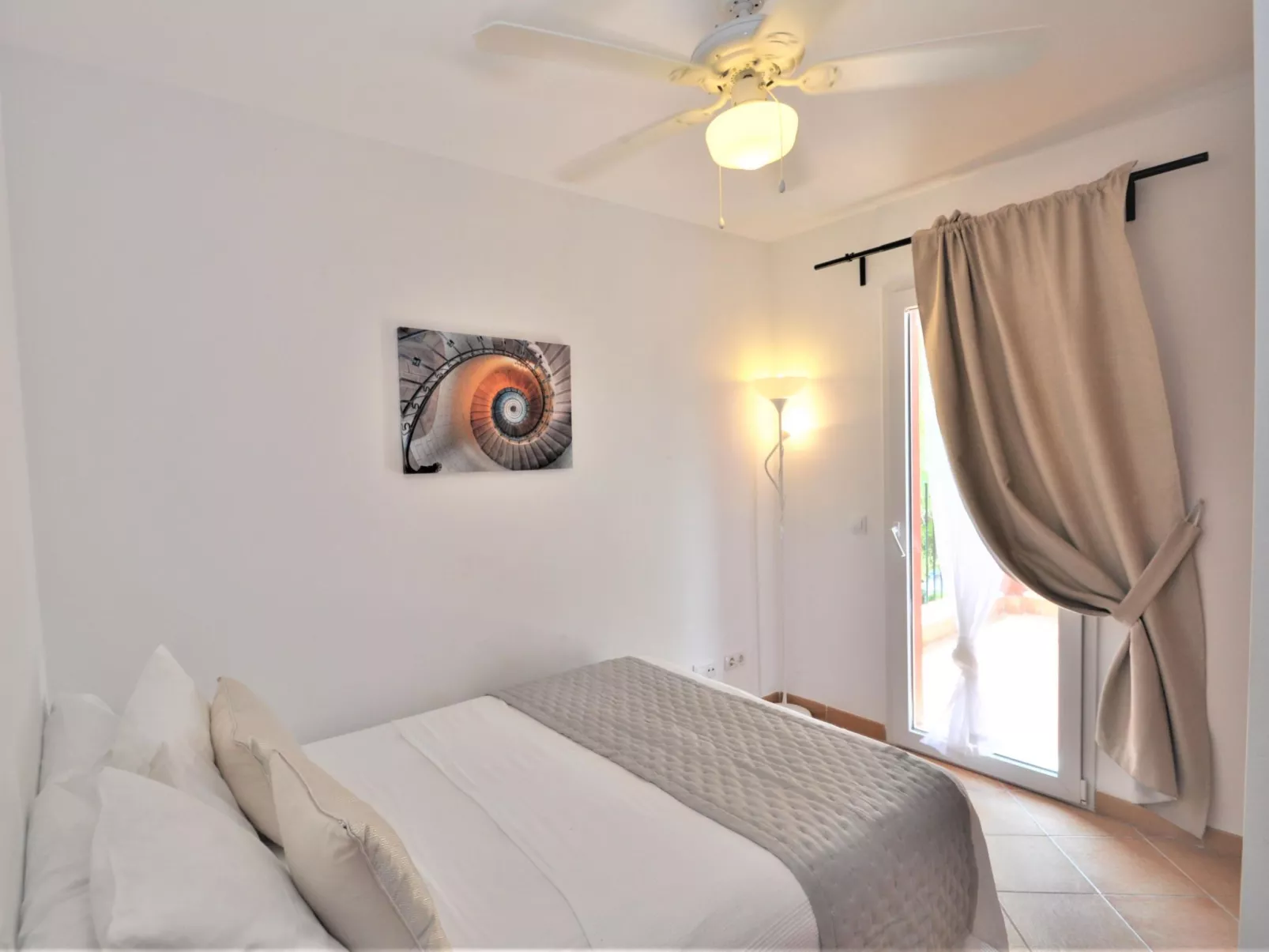 VILLA en Zona residencial tranquila con piscina privada ideal para familias - W - Binnen