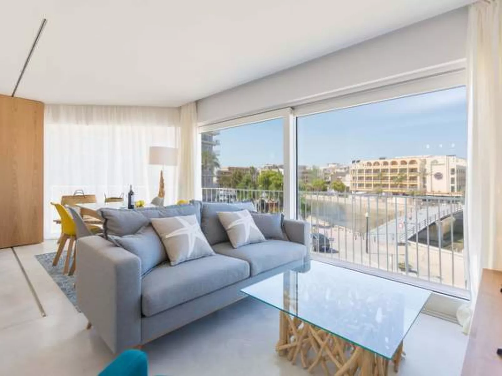 Tolle Wohnung in S'illot-Cala Morlanda mit Terrasse - Binnen