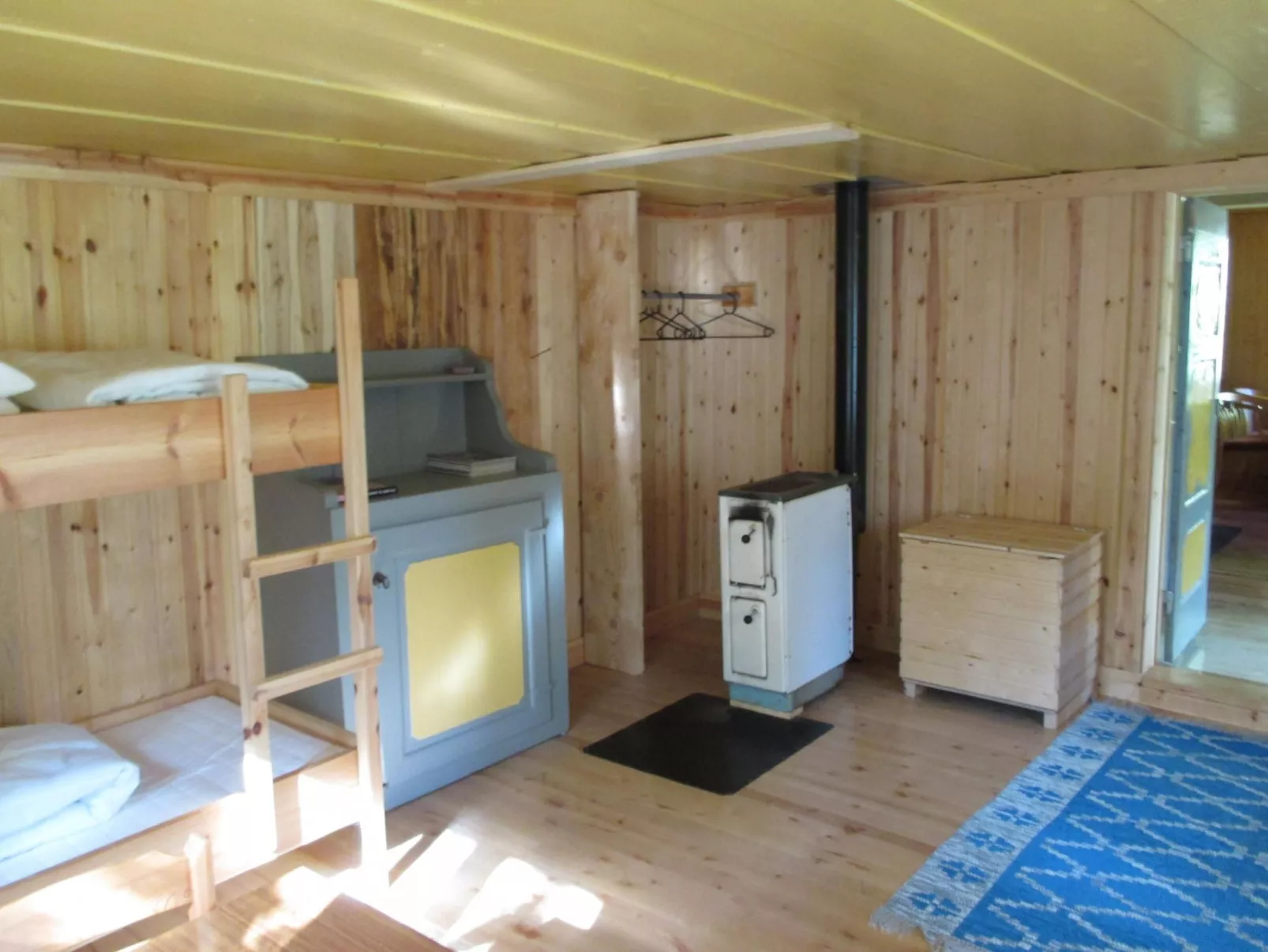 Einfache Holzhütte für das wahre Naturerlebnis am Stausee - Binnen