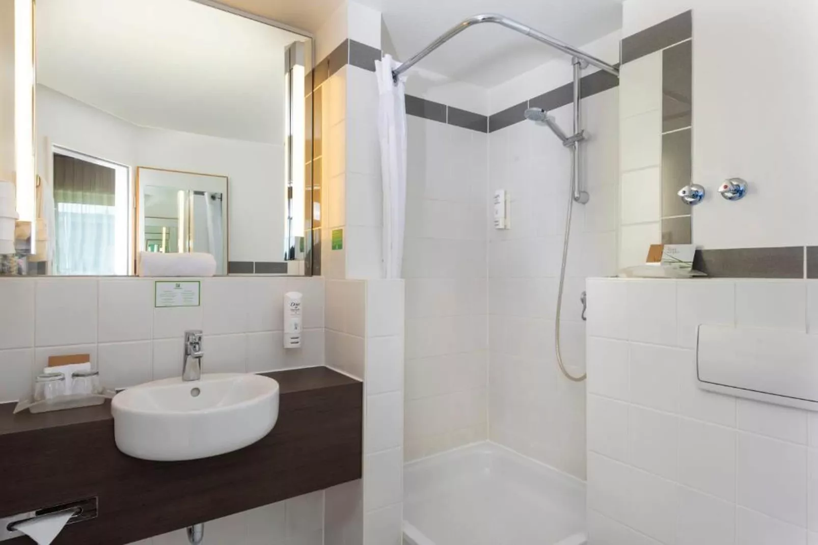 Holiday Inn Frankfurt Neu-Isenb - Deluxe Double room - Badkamer