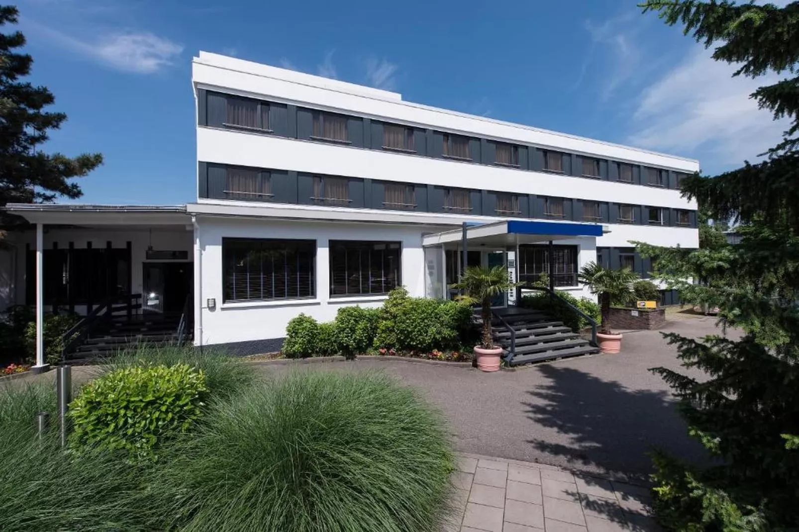 Offenburg City - Superior double room - Image-tags.hotelexteriorsummer