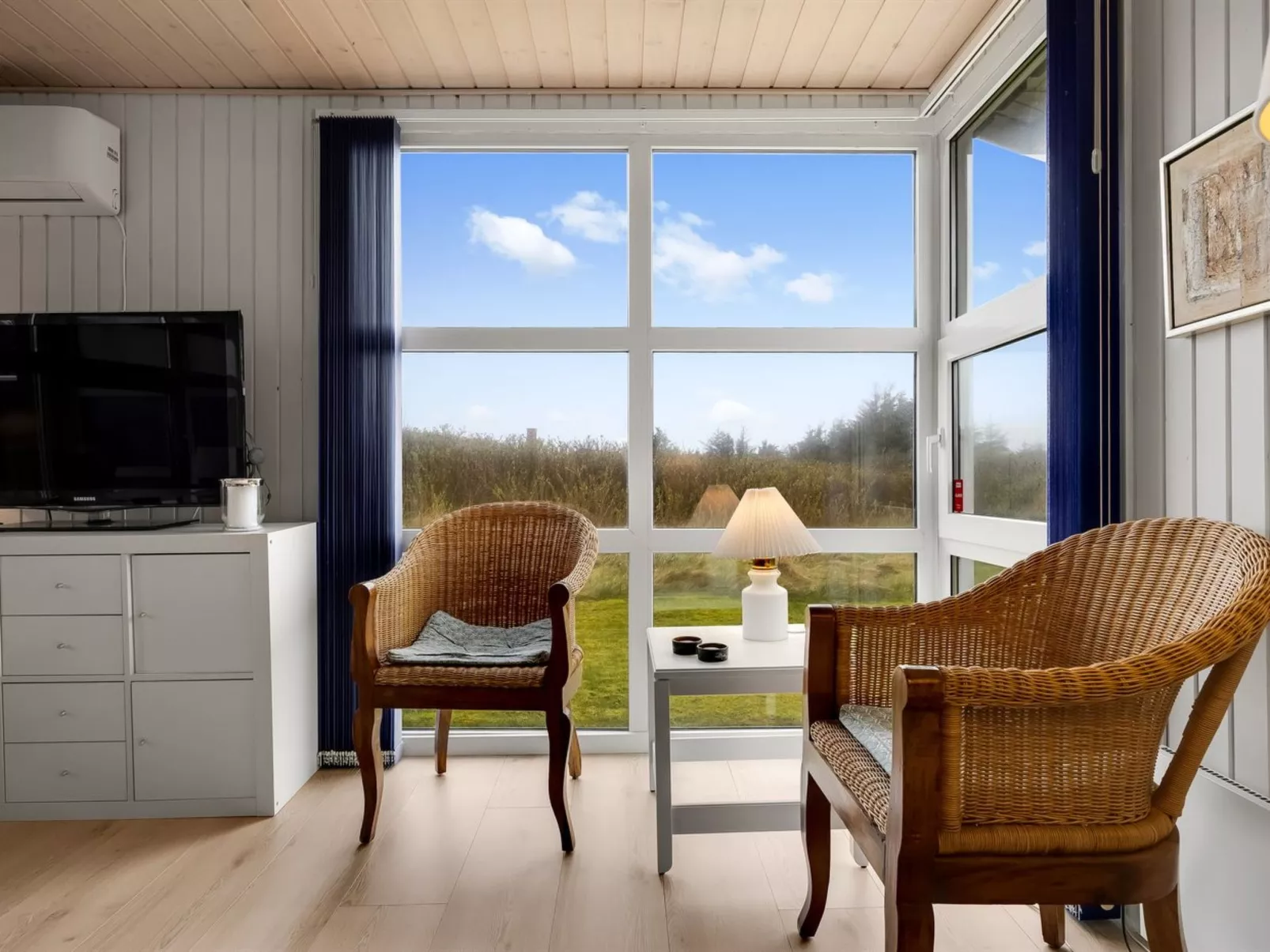 "Pertti" - 400m from the sea - Binnen