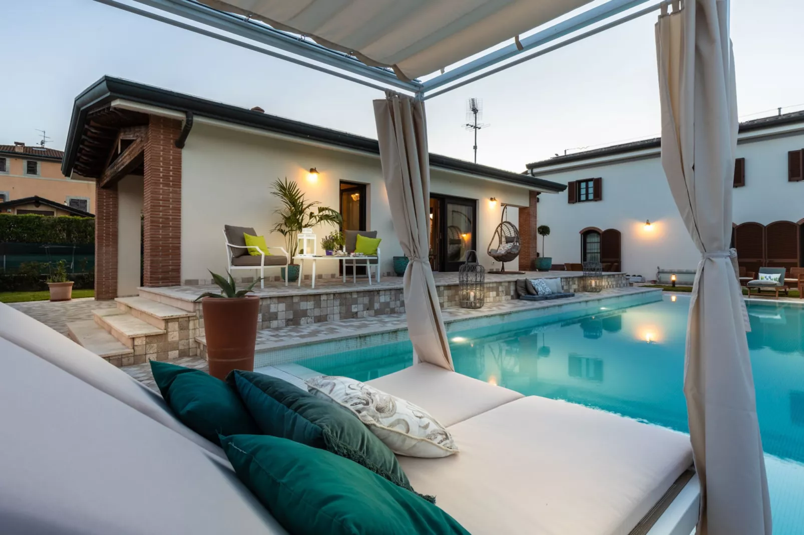 The Luxury Beach Villa - Zwembad