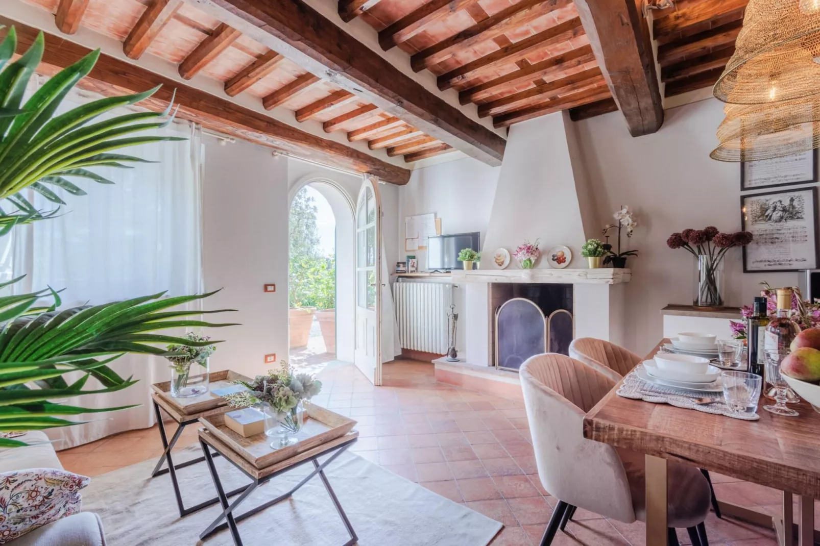 Jacopo Farmhouse Apartment in Wine Resort in Lucca - Eetkamer