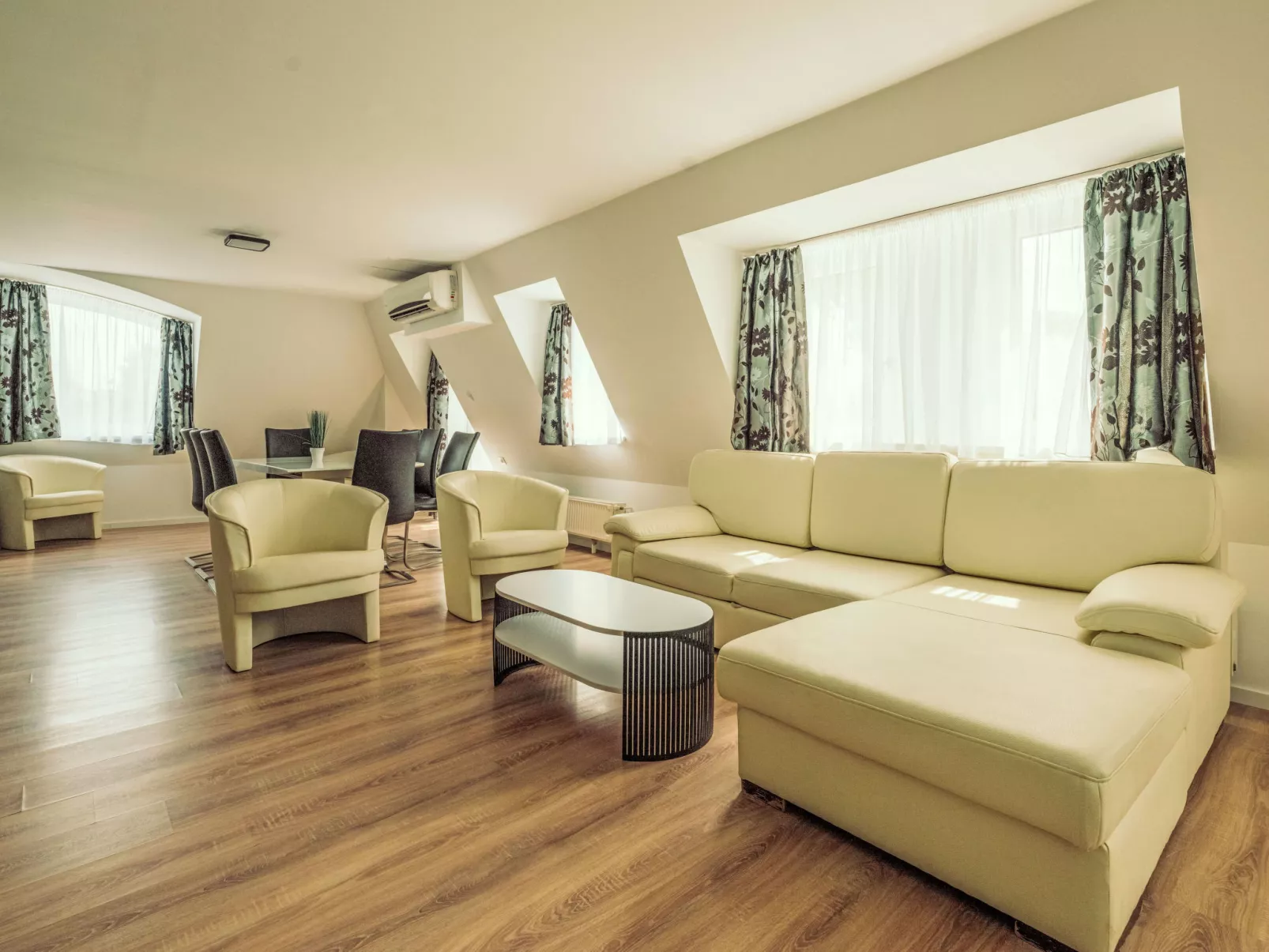 Caesar Apartment mit Terrasse, nahe dem Balaton - Binnen