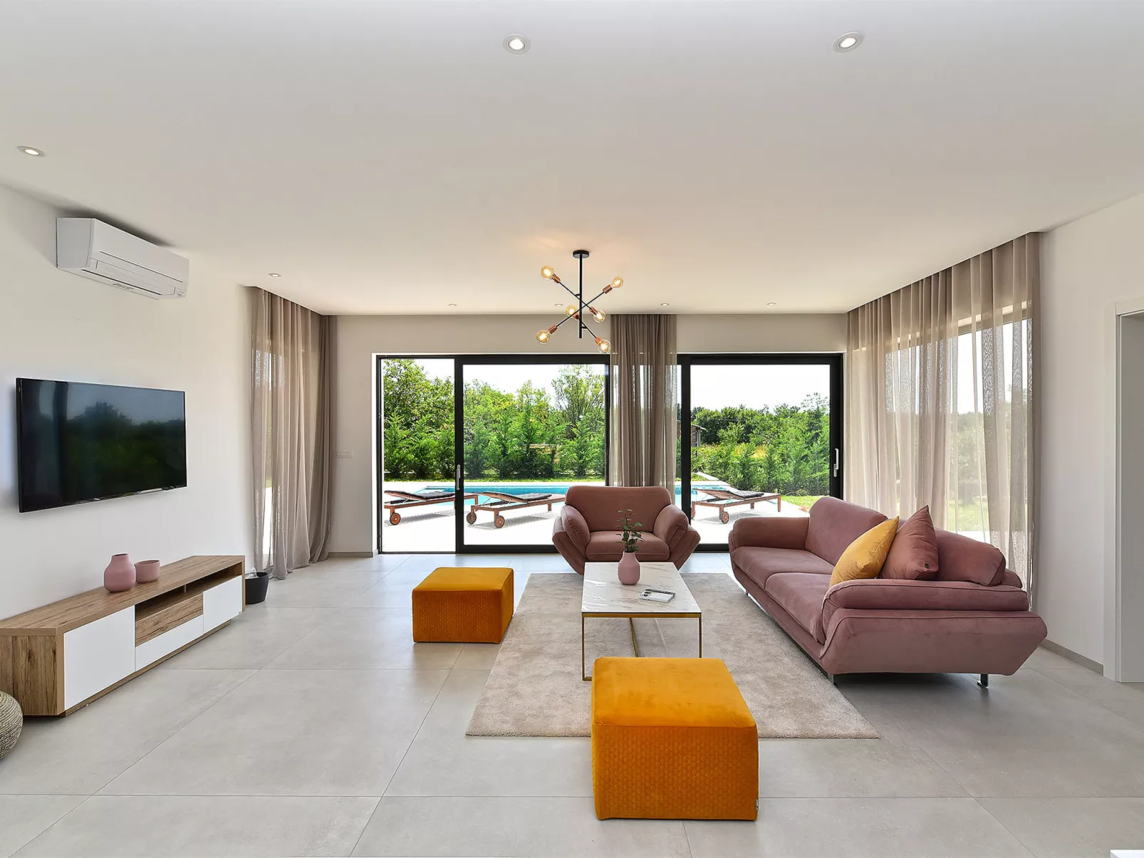 House 2117 - Binnen