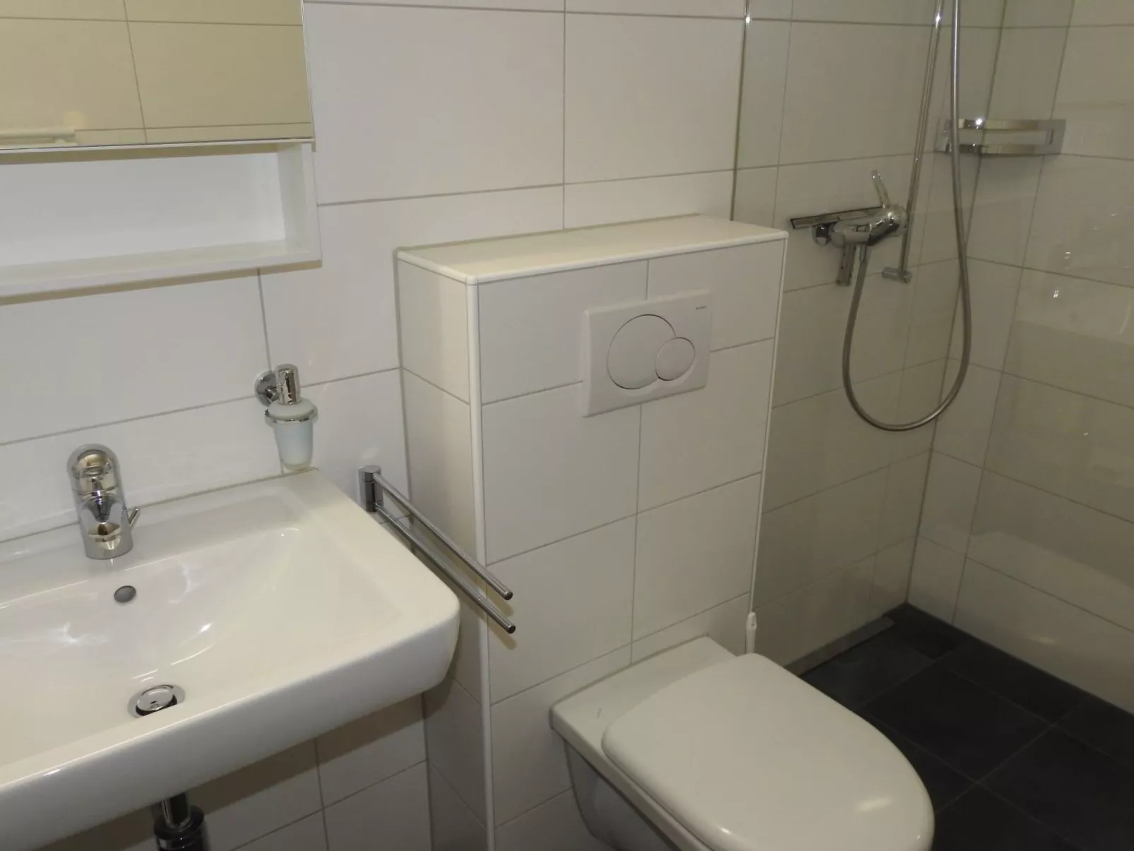 Ner B / Hartl, (Flims Dorf). 2.5 Zimmerwohnung - Binnen