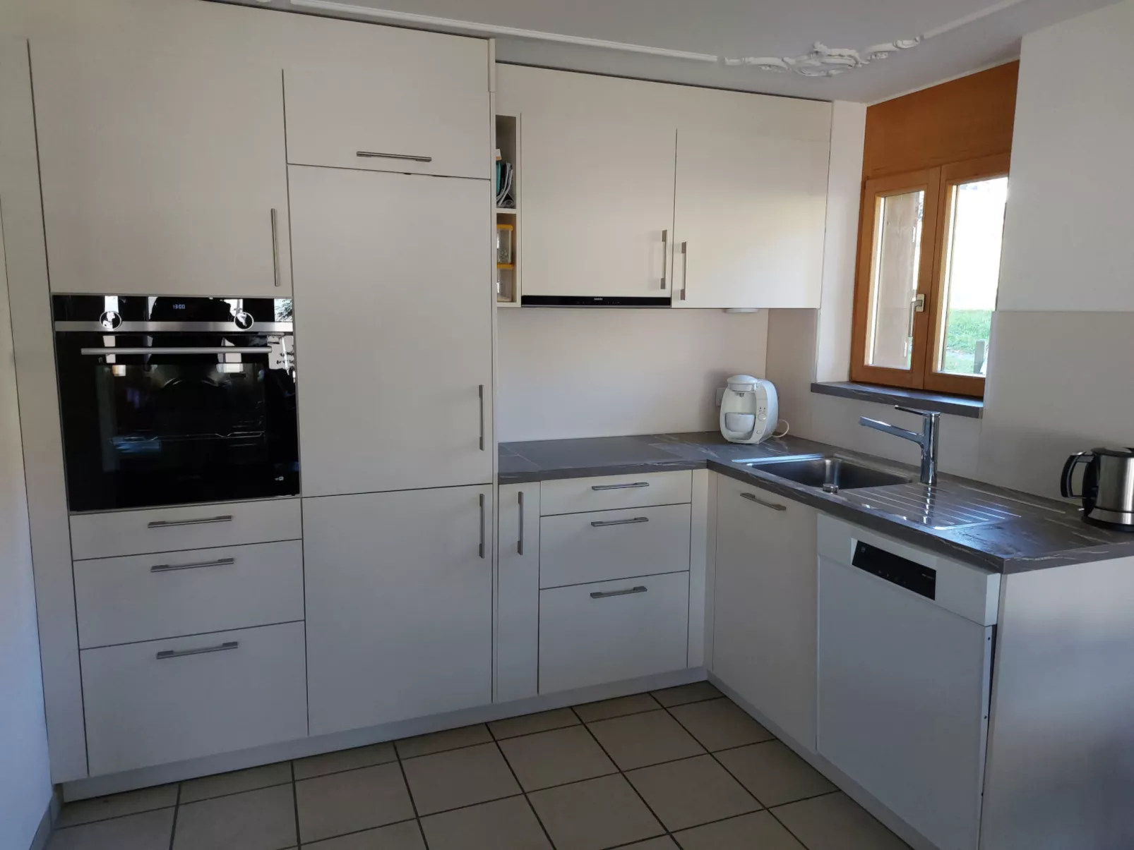 Davos Caplan Ledermann, Vella, (Vella). - Binnen