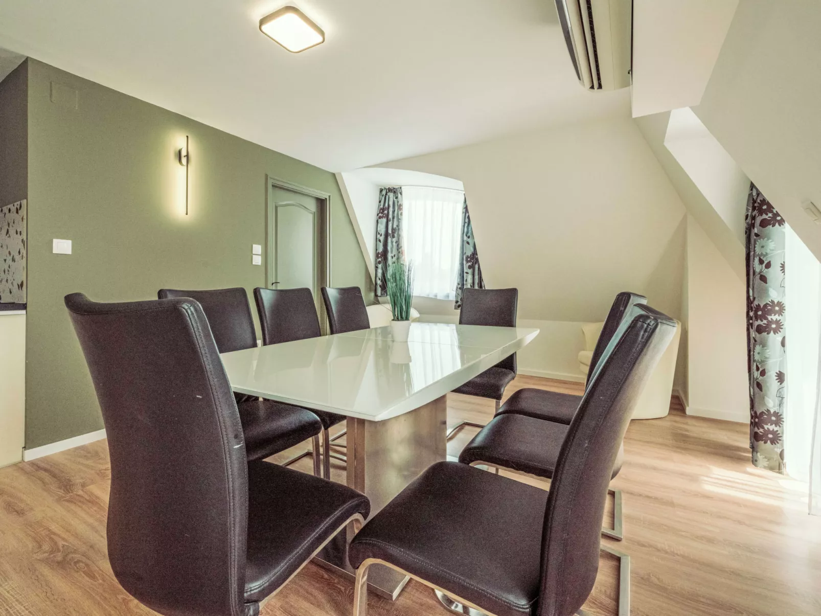 Caesar Apartment mit Terrasse, nahe dem Balaton - Binnen