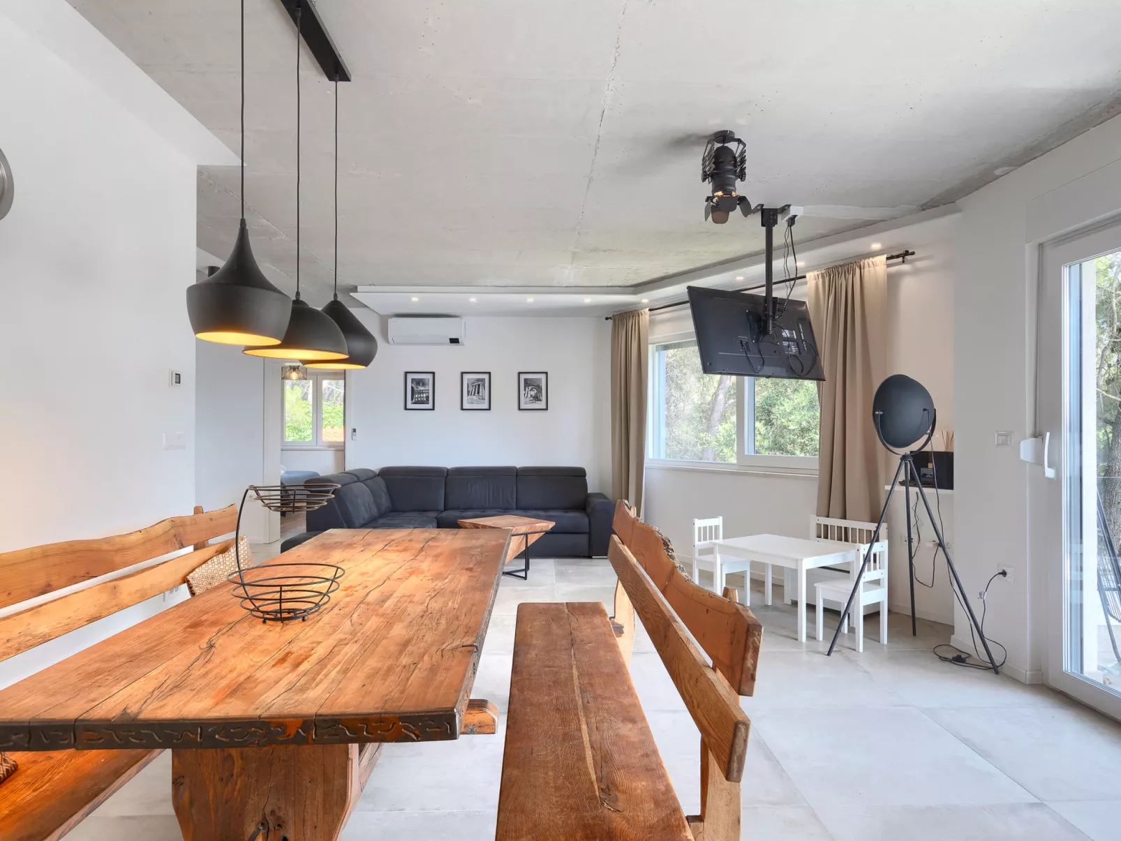 Villa Black and White - Binnen