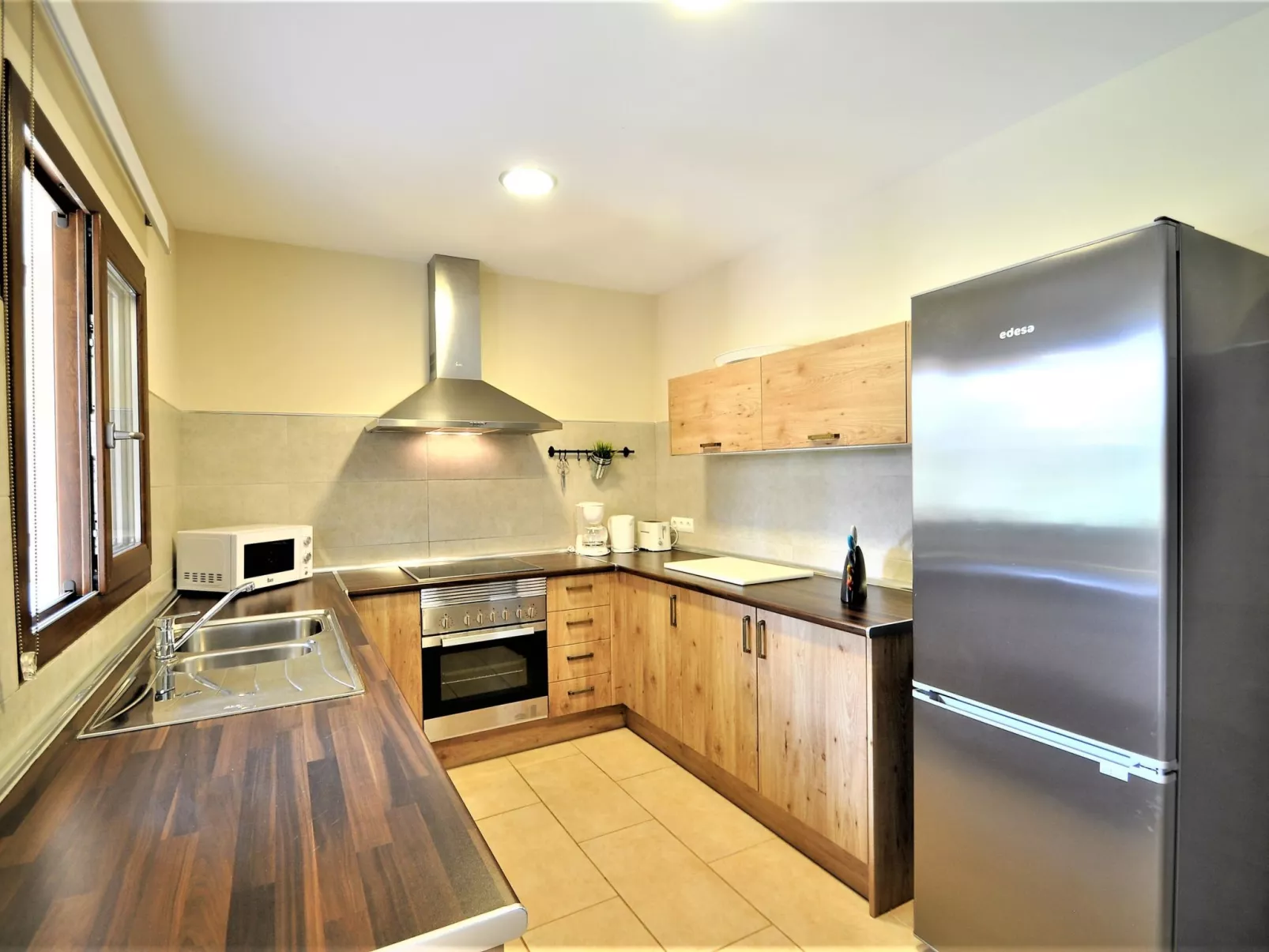 VILLA MONICA en barrio residencial de Cala Pi para 6 personas con piscina priva - Binnen