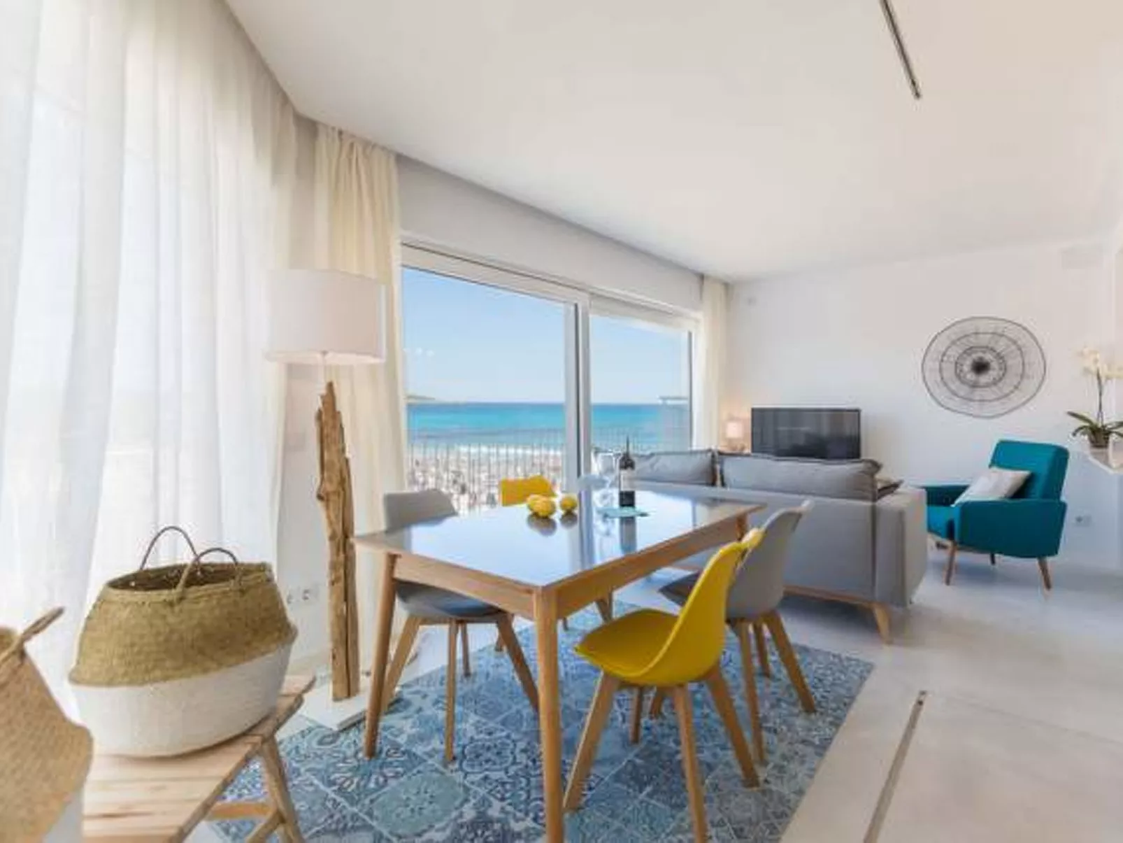 Tolle Wohnung in S'illot-Cala Morlanda mit Terrasse - Binnen