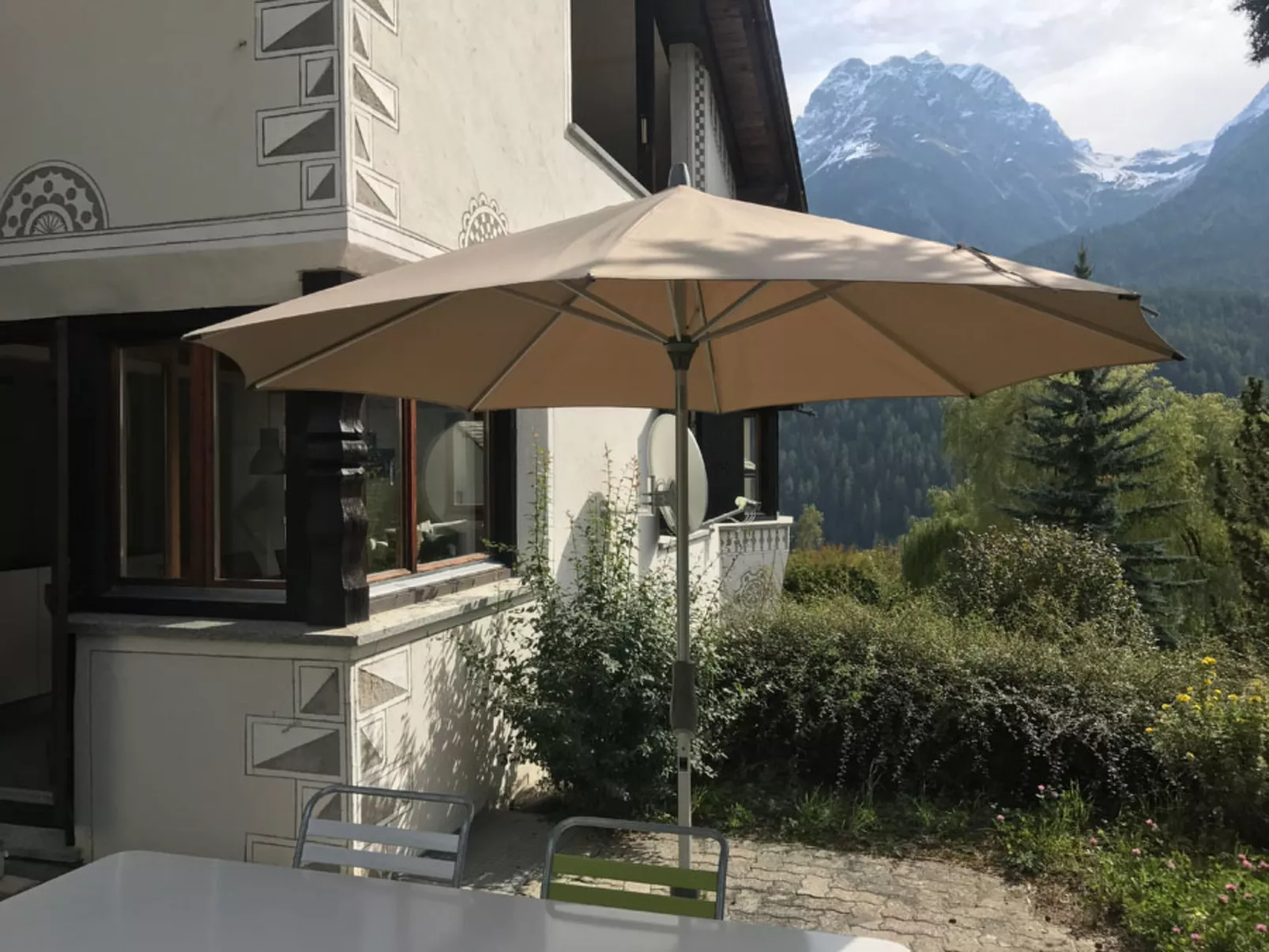 Chasa Tusa, (Scuol). - Buiten