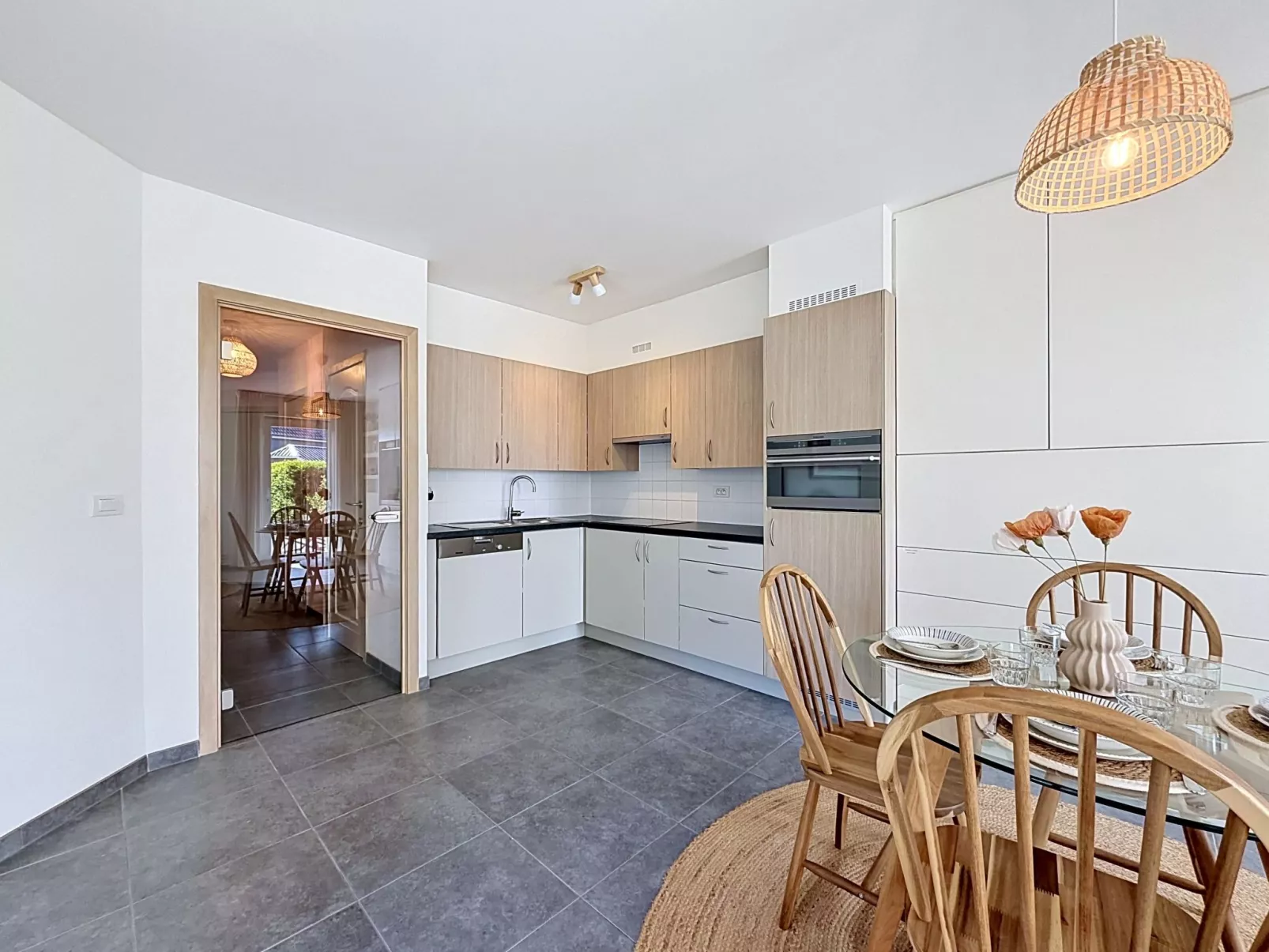 Petite Oasis with garden - Binnen