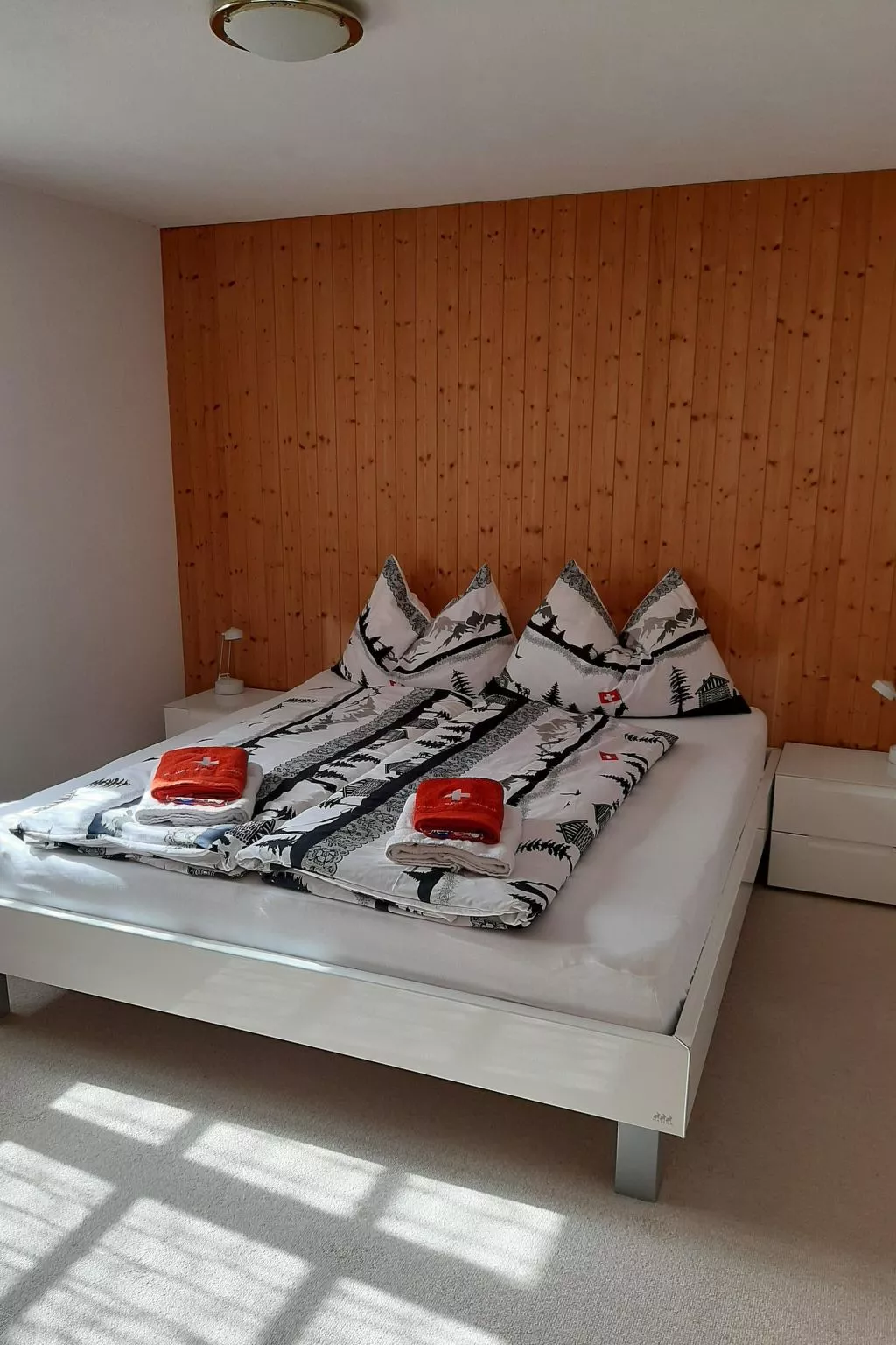 Ferienwohnungen Teuriblick A&B, (Splügen). - Binnen
