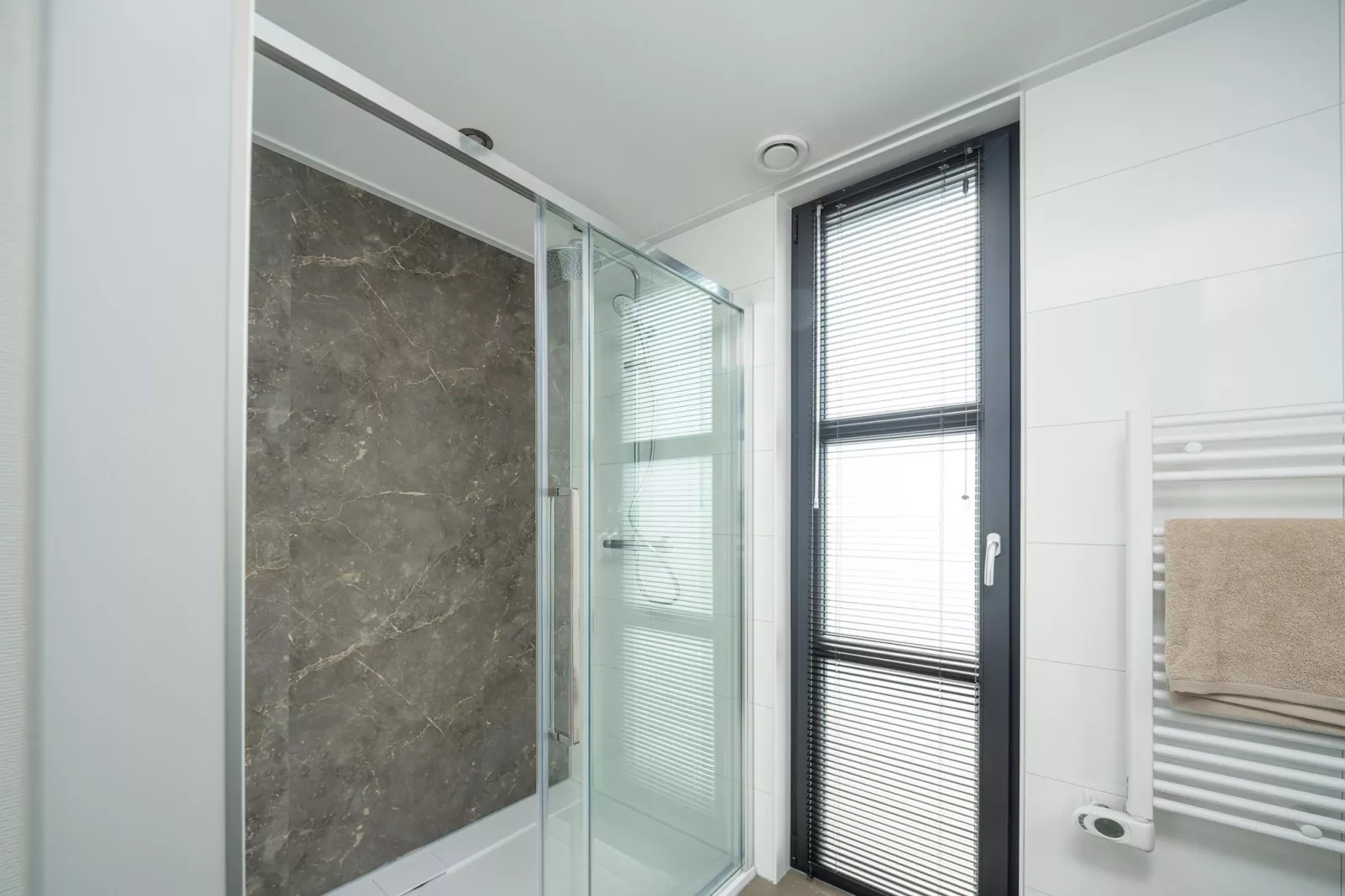 Villa Meerzicht | 4 Pers. - Badkamer