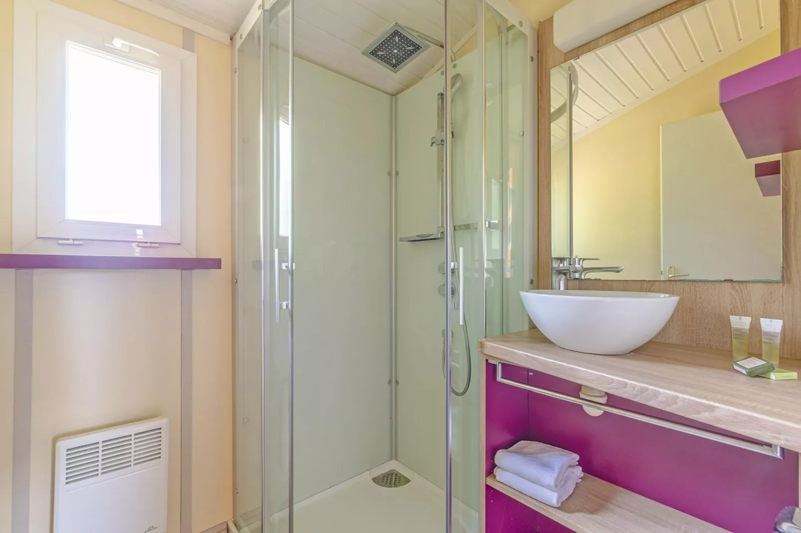 Port Lalande COTTAGE 6/8 pers OTA - Badkamer