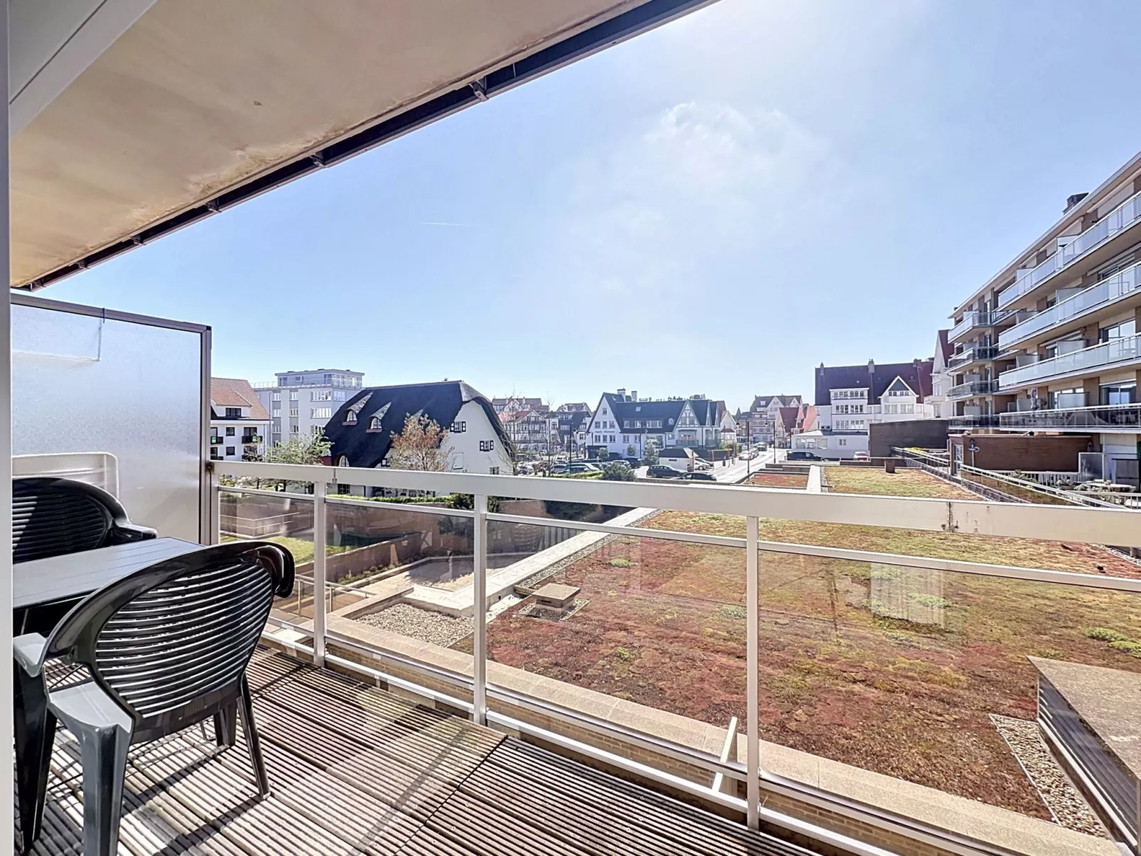 Cosy @ the beach studio with pool - Binnen