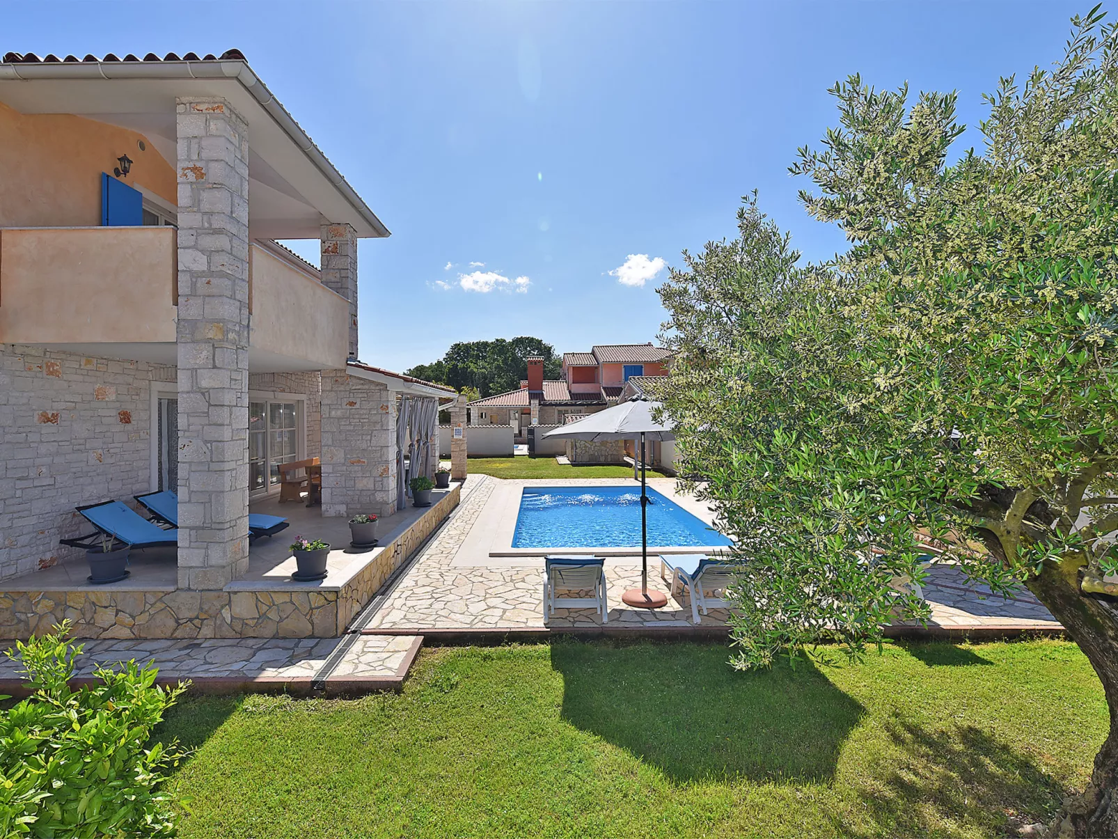 House 2326 - Buiten