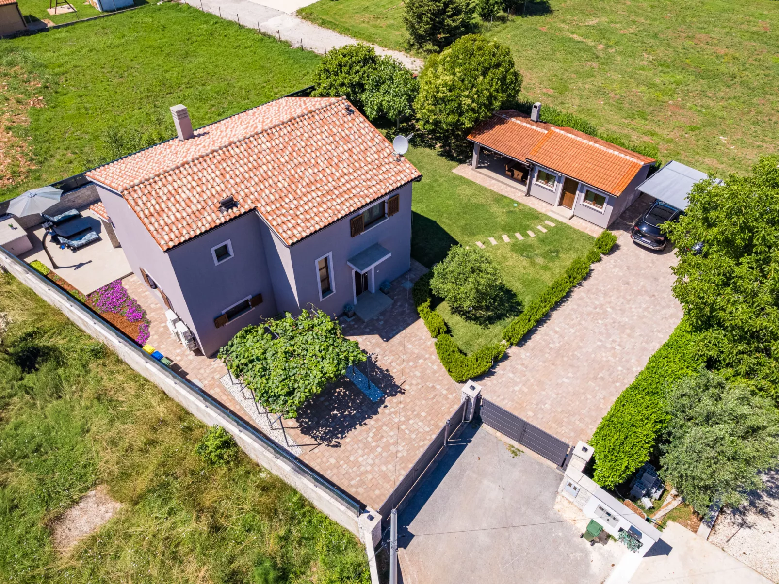 Villa Roma - Buiten