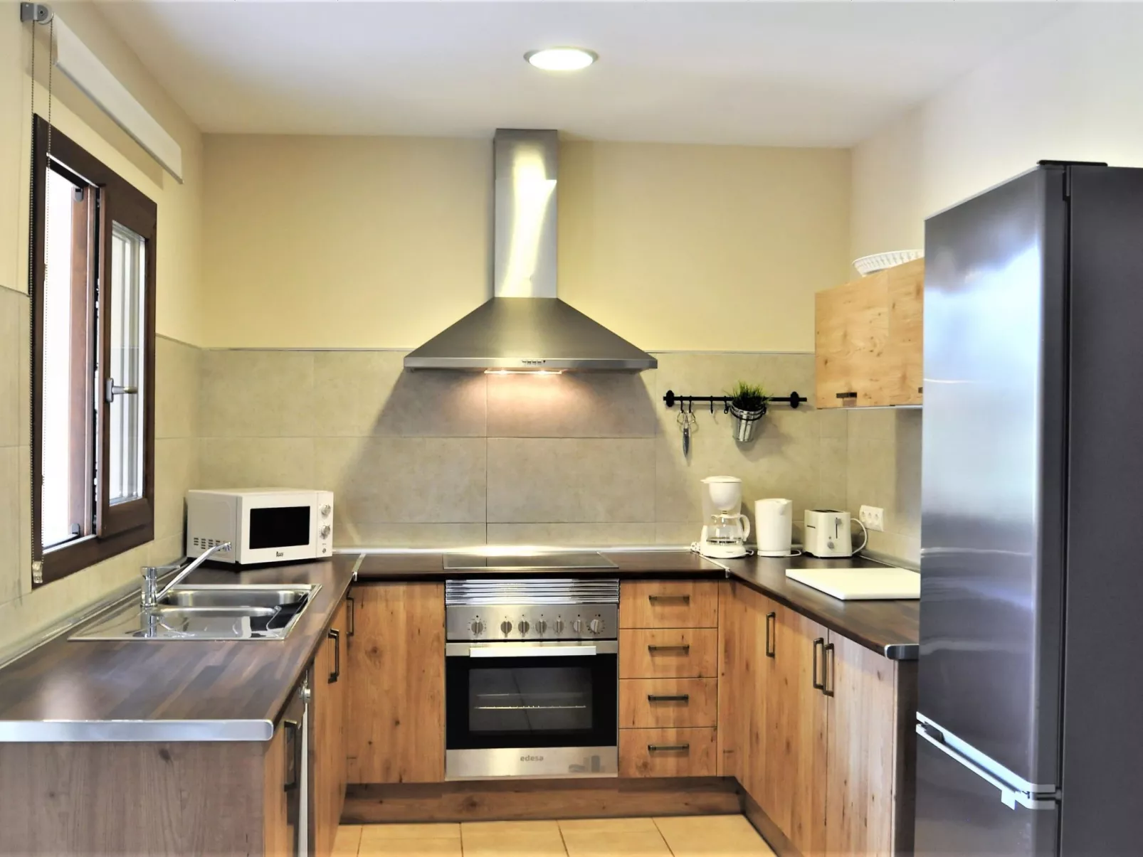 VILLA MONICA en barrio residencial de Cala Pi para 6 personas con piscina priva - Binnen