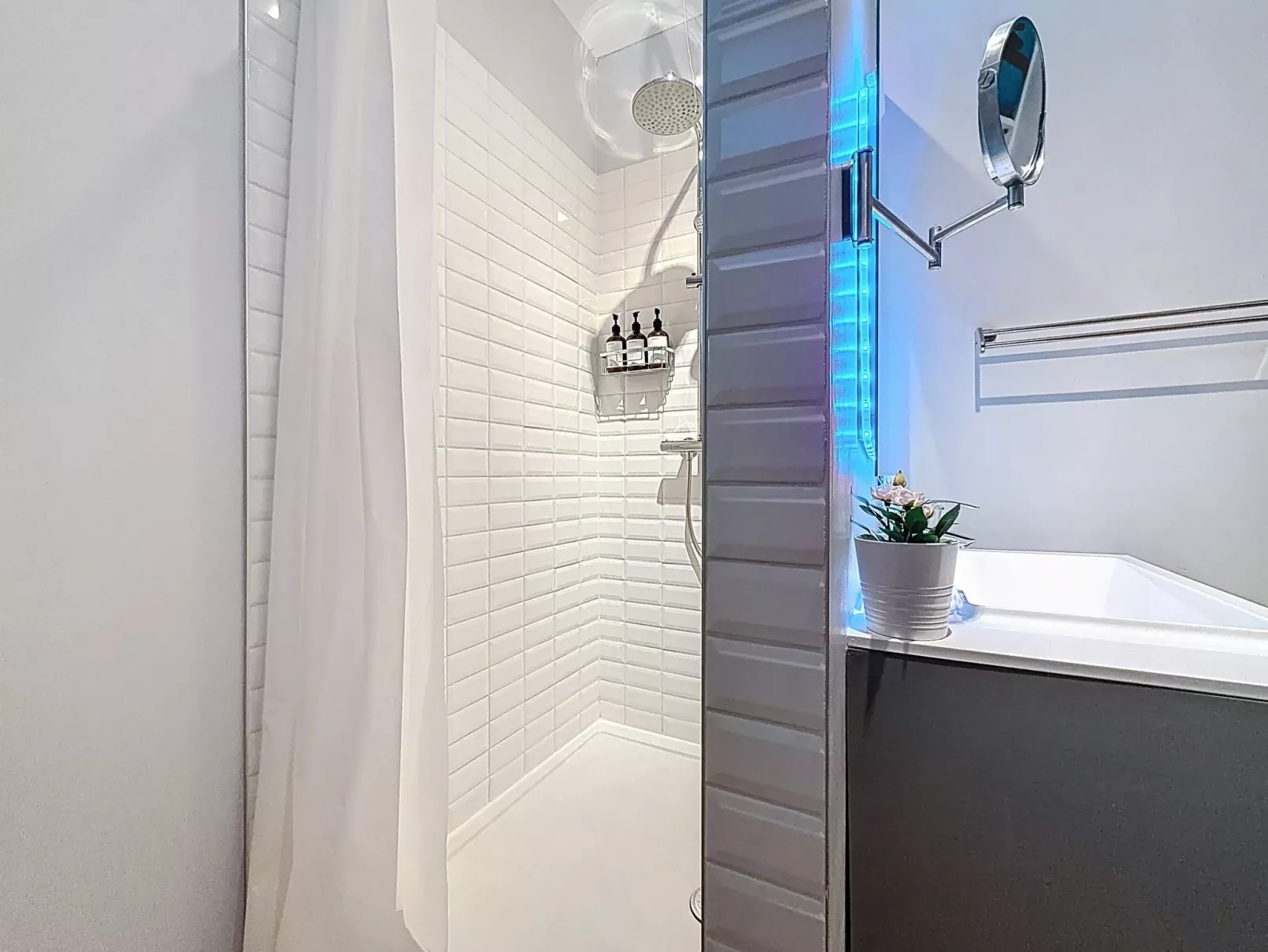 The Historic Sea Suite - Binnen