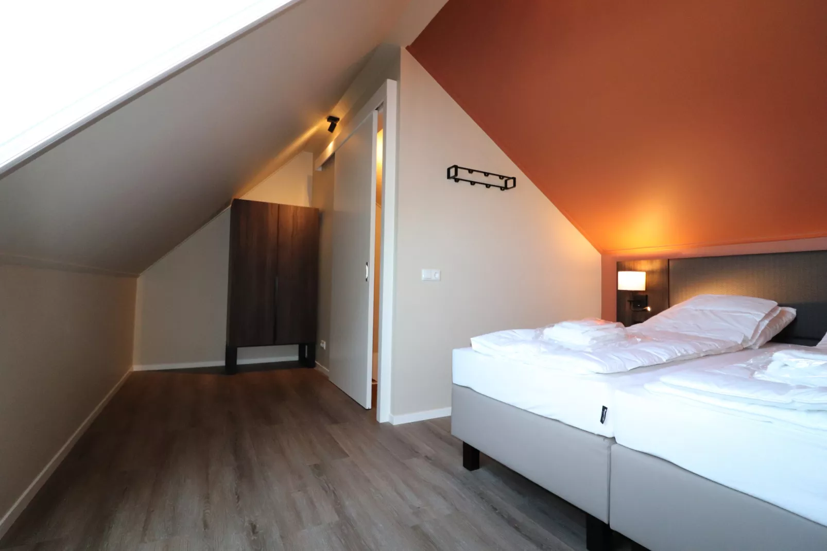 Moderne villa op het Friese platteland - Slaapkamer