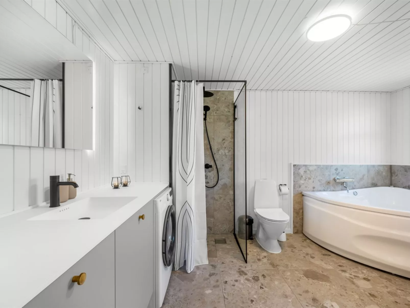 "Midja" - 800m from the sea - Binnen