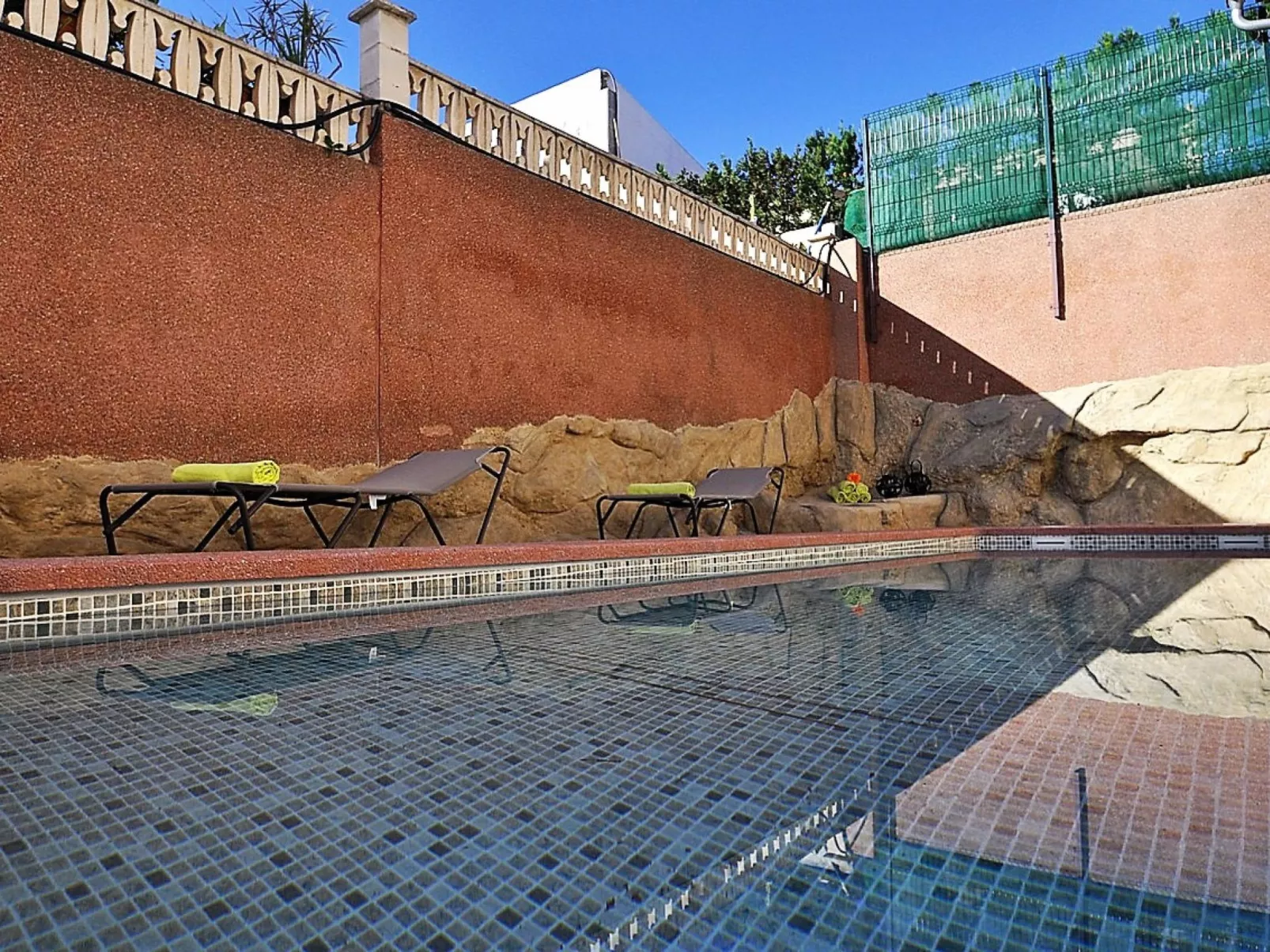 LAS COLUMNAS- Chalet al lado de la playa, wifi , piscina y bbq. Todos los publi - Buiten