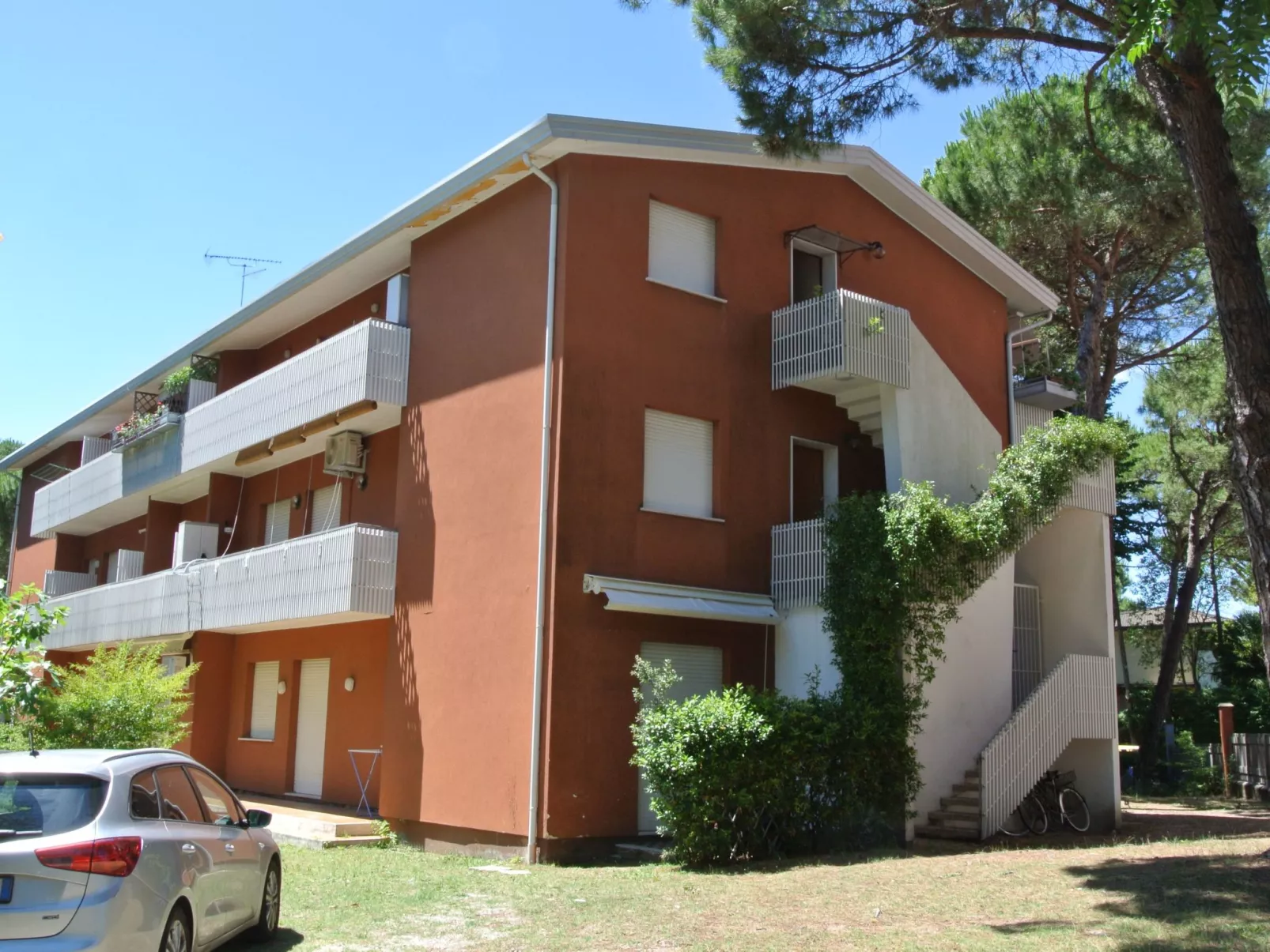 Gemütliche Ferienwohnung Silvia in ruhiger Lage - Buiten
