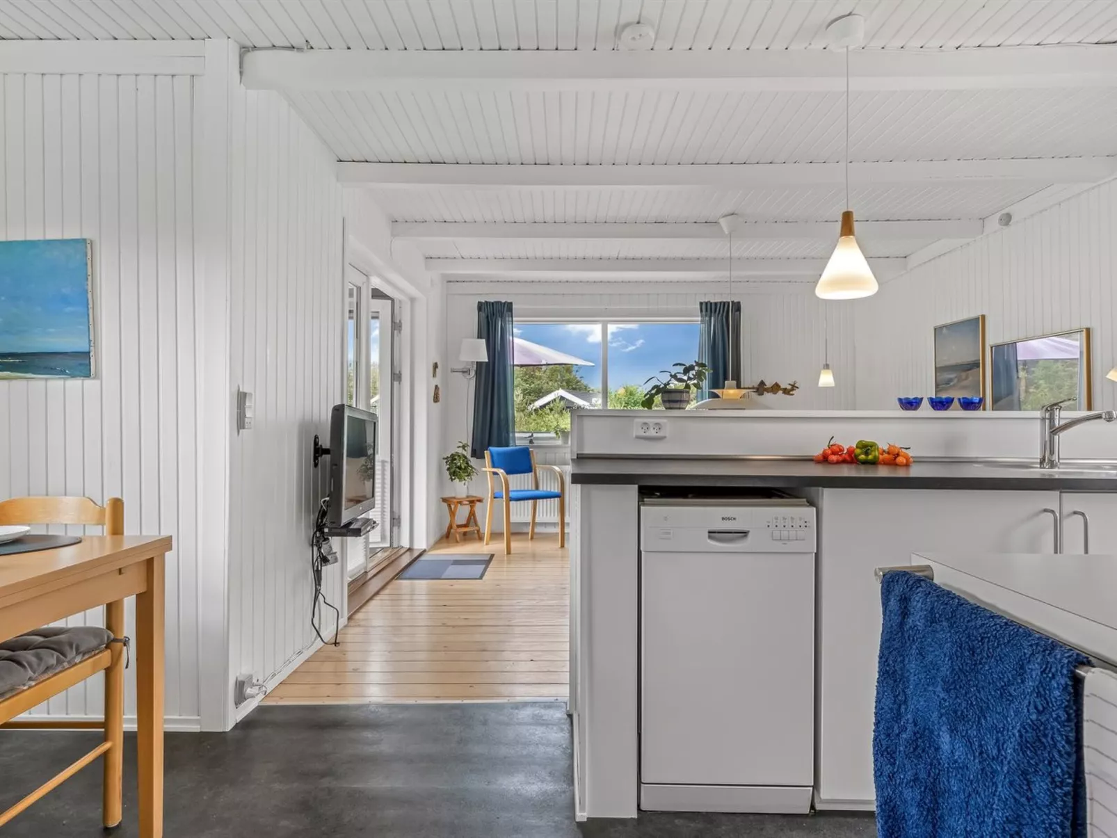 "Tinka" - 100m from the sea - Binnen