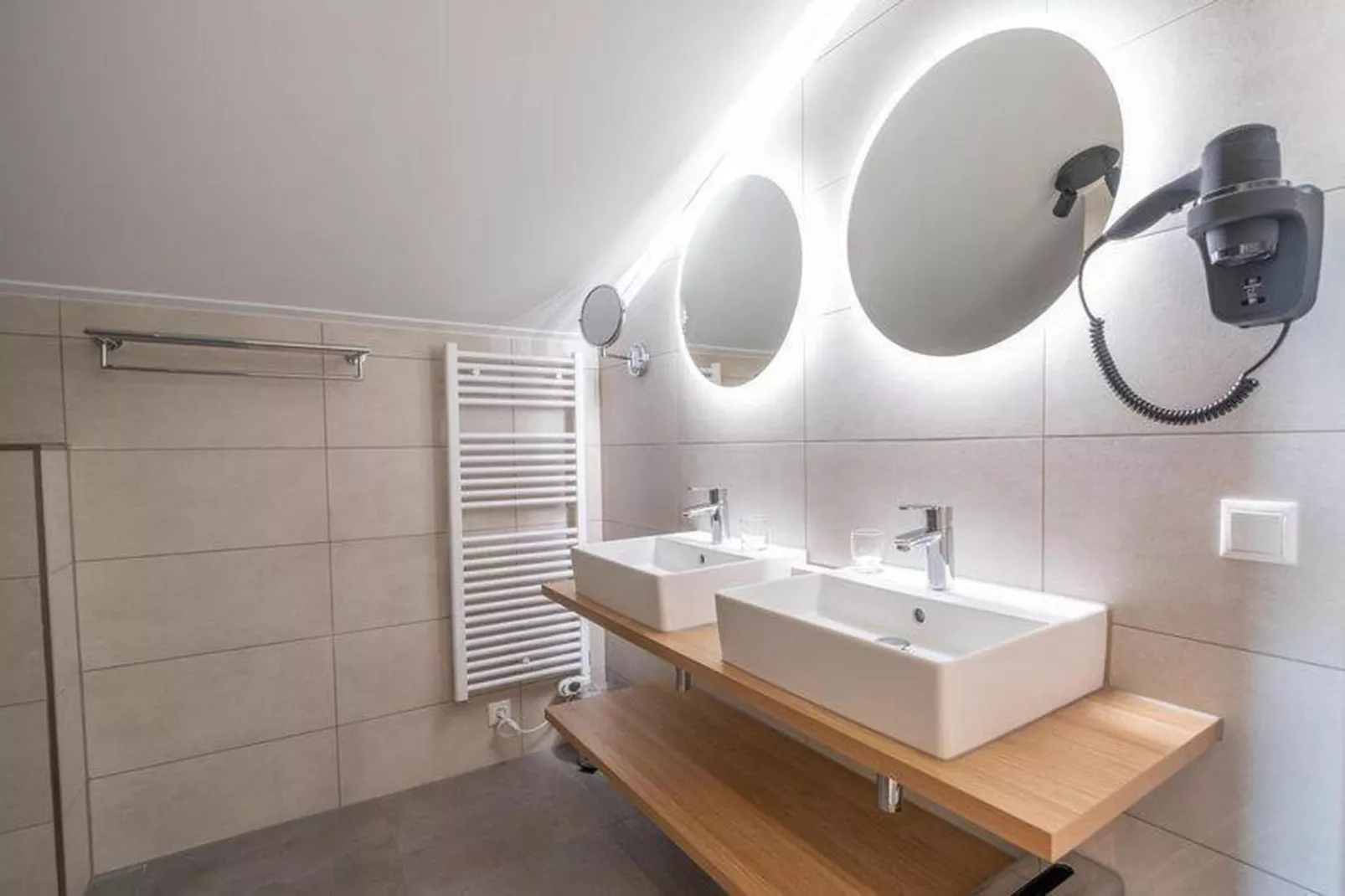 Luxury Beach Apartment | 8 Pers. - Badkamer