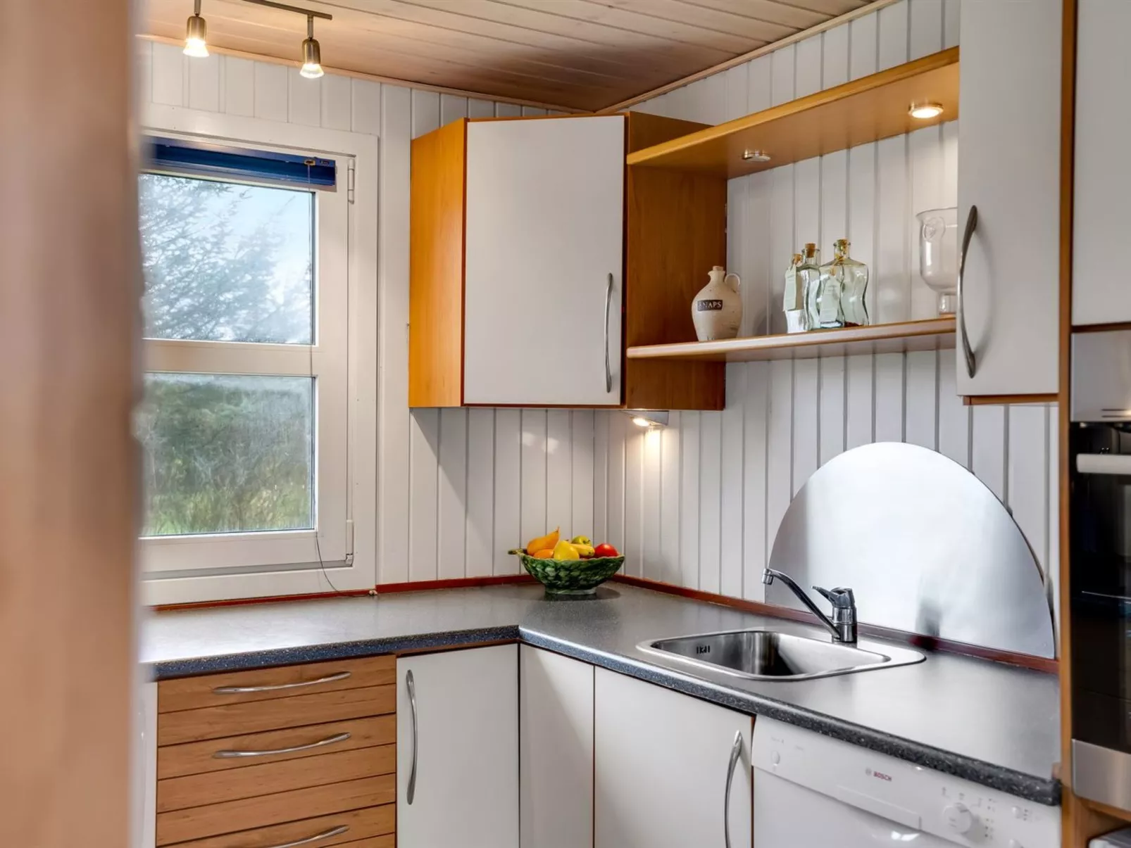 "Pertti" - 400m from the sea - Binnen