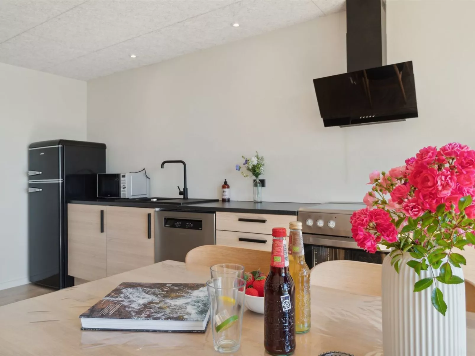 "Yari" - 50m from the sea - Binnen