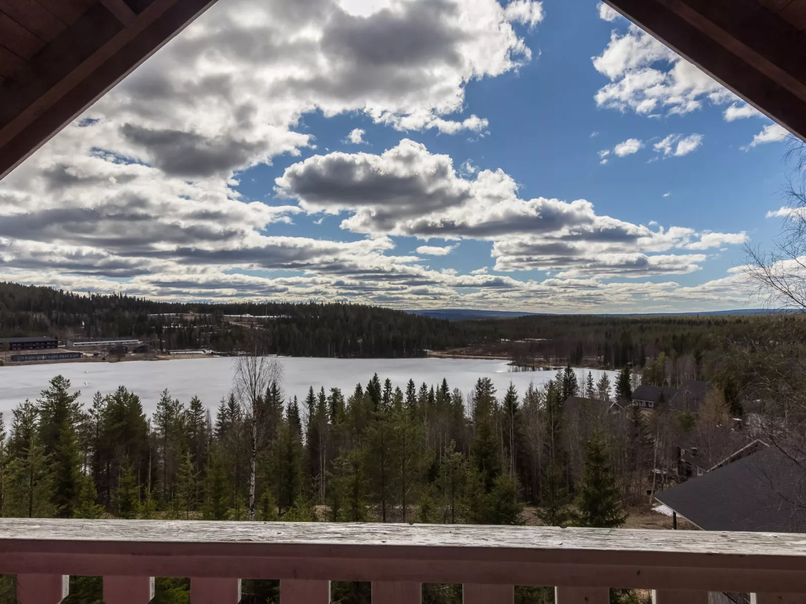 Aurinkoalppi 12a paritalon yläkerta - Binnen
