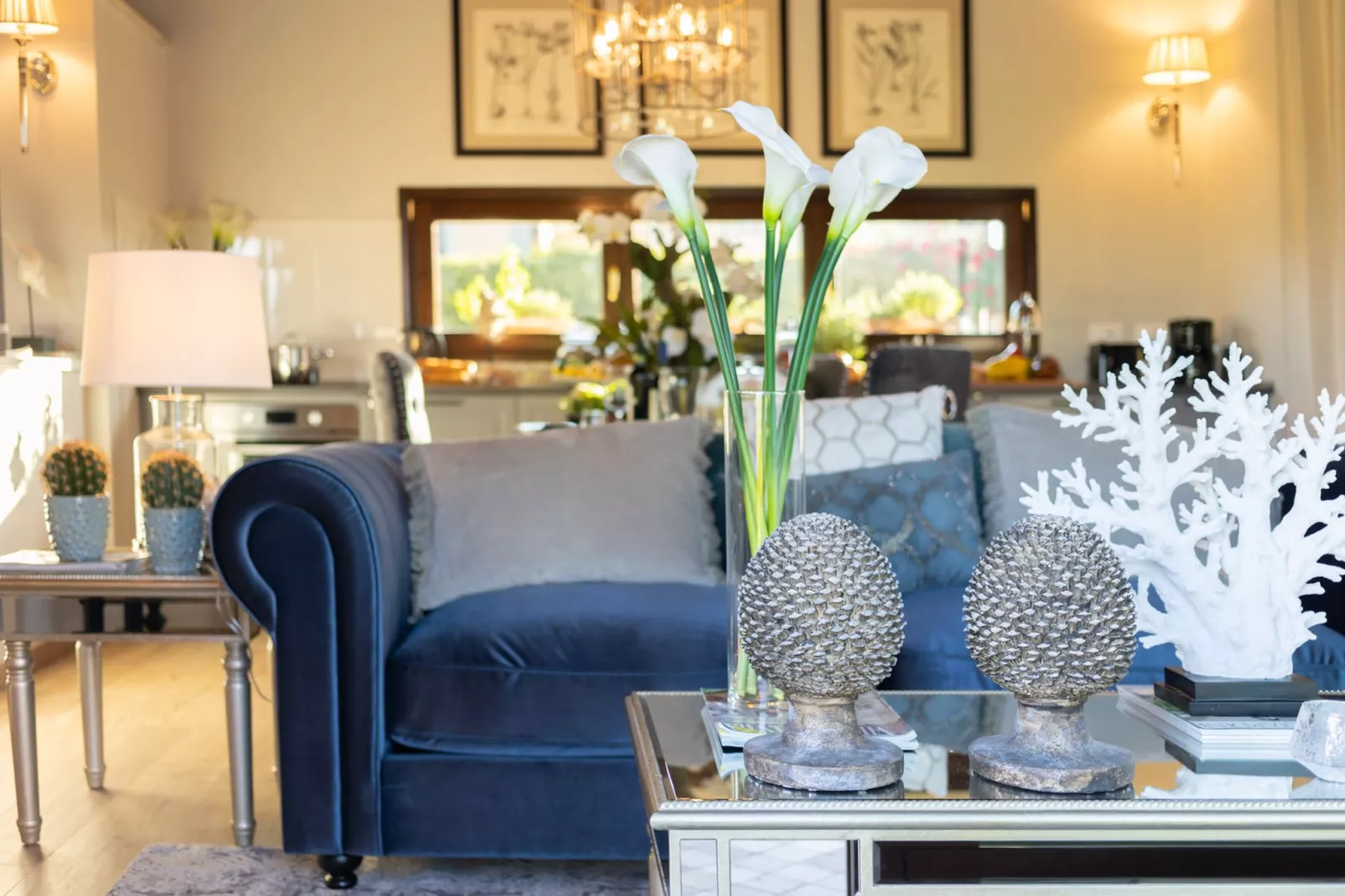 The Luxury Beach Villa - Woonkamer