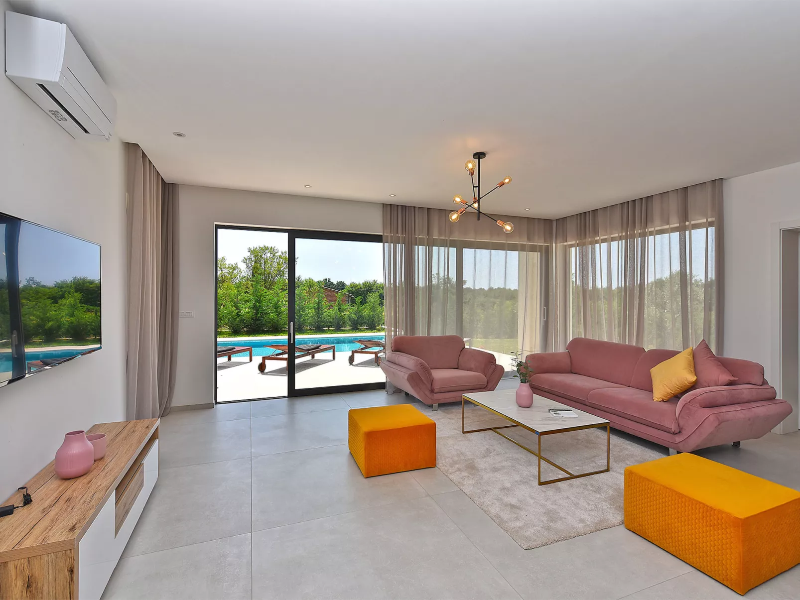 House 2117 - Binnen