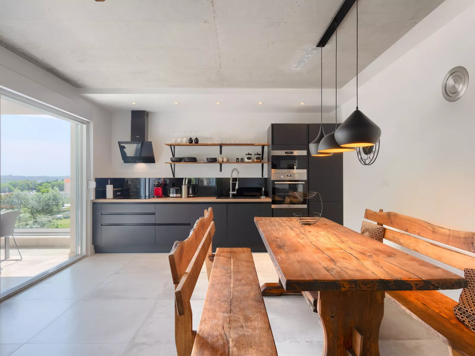 Villa Black and White - Binnen