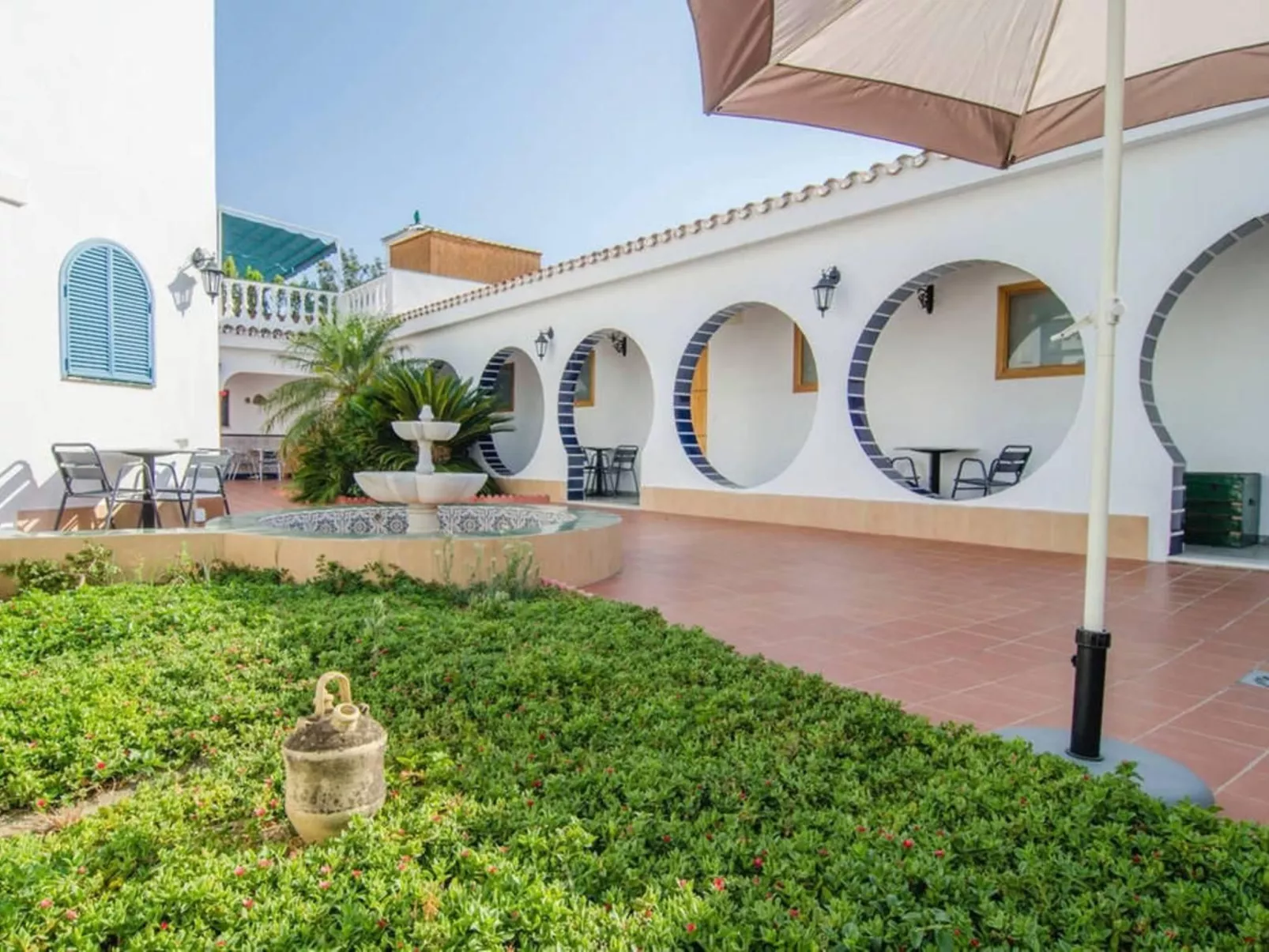 "Sevilla" mit Gemeinschaftspool in einem andalusischen "Cortijo" in Chilches - Buiten