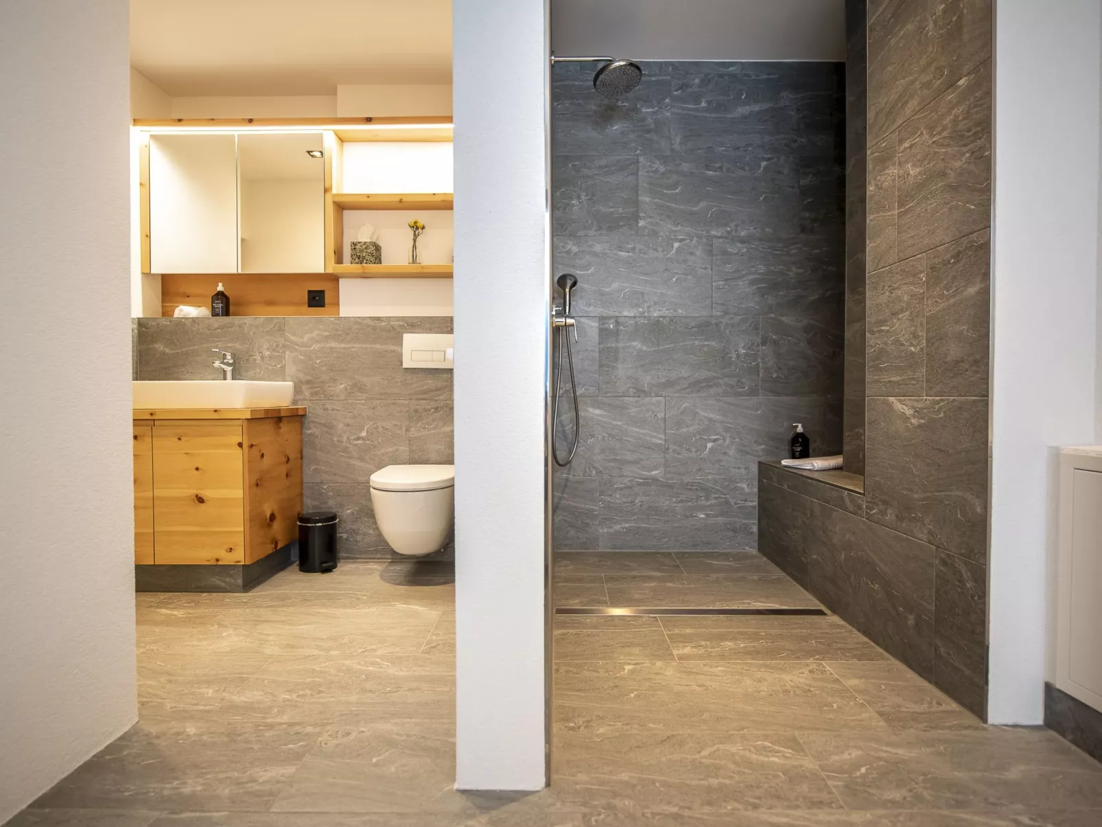 Flem Mountain Lodge, (Flims Waldhaus). Moderne neue 4.5 Ferienwohnung - Binnen