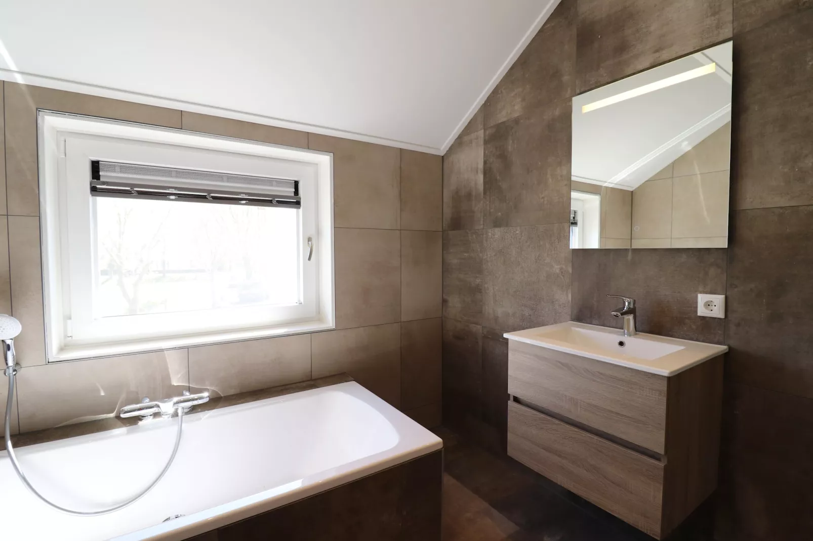 Moderne villa op het Friese platteland - Badkamer