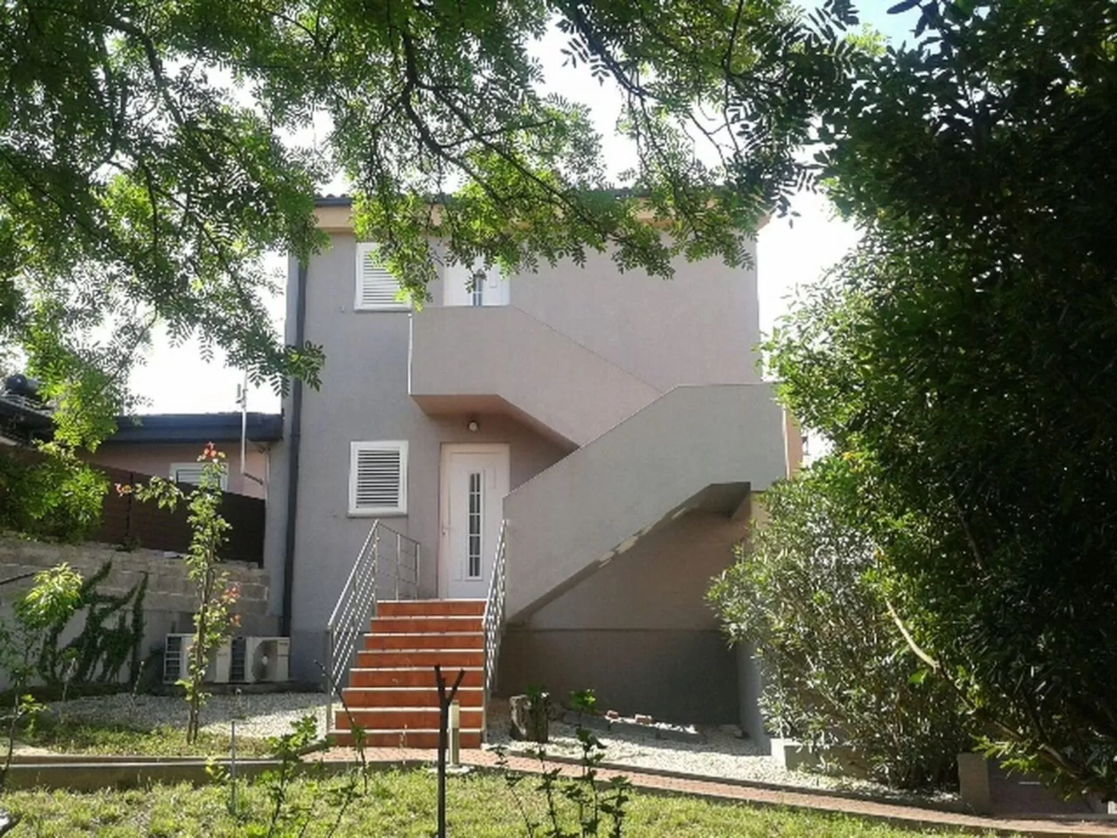 Modern eingerichtete Wohnung mit Meerblick - Image-tags.info