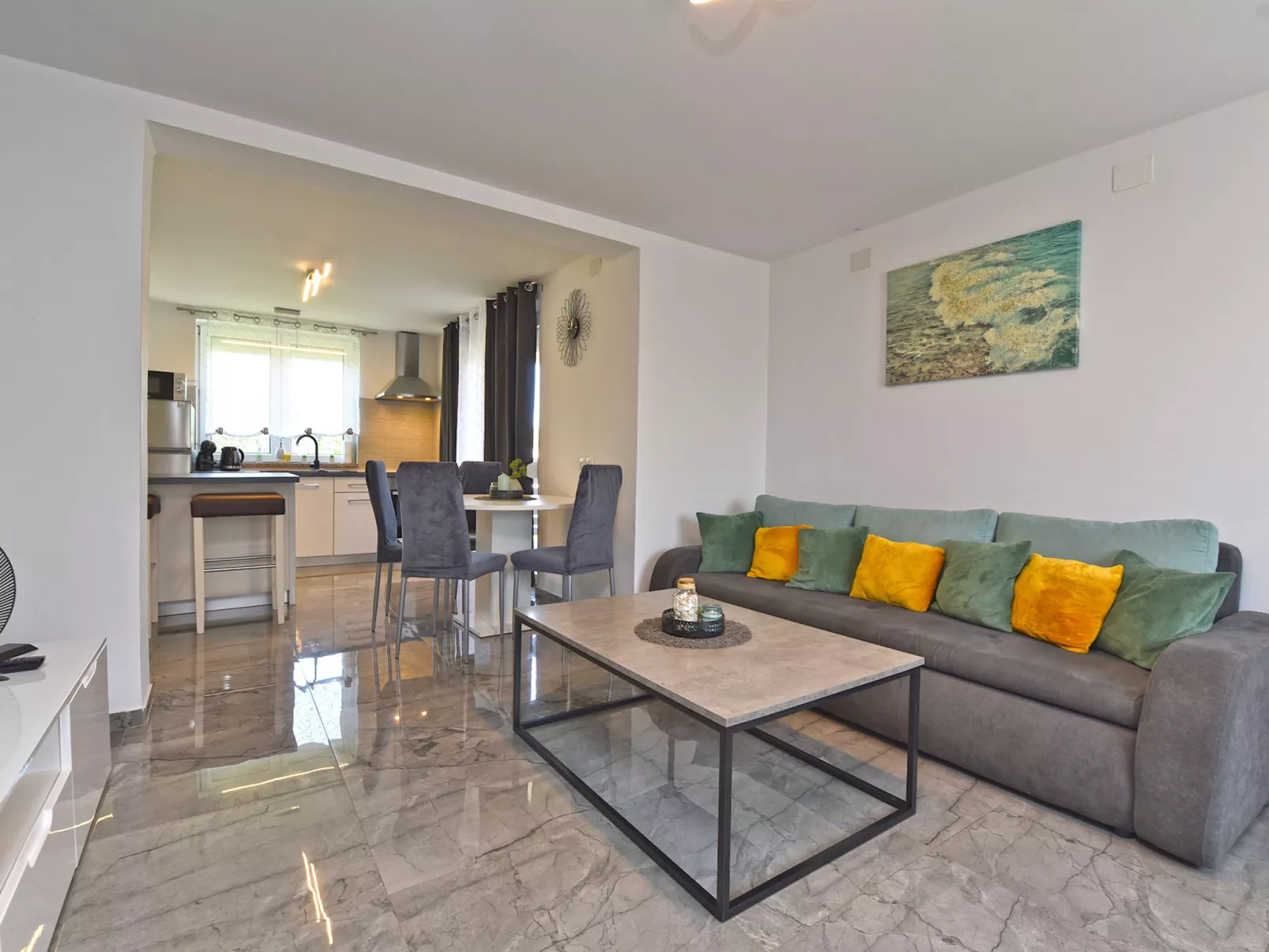House 2154 - Binnen