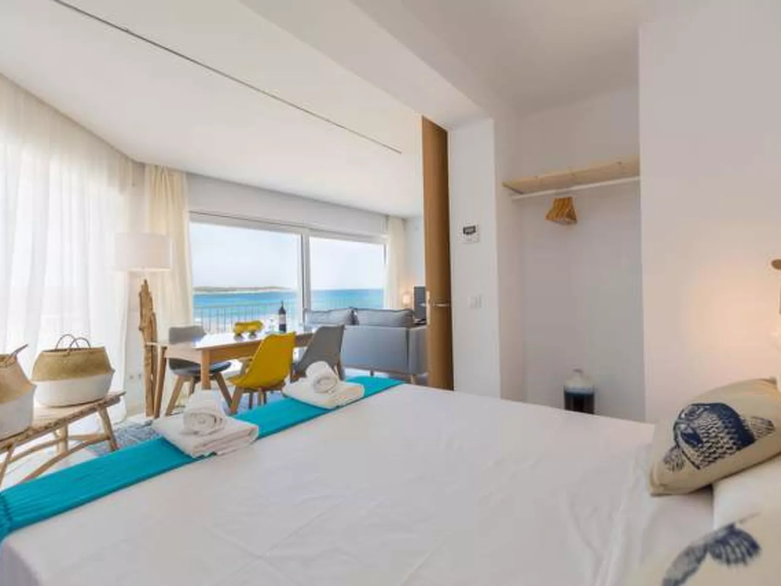 Tolle Wohnung in S'illot-Cala Morlanda mit Terrasse - Binnen