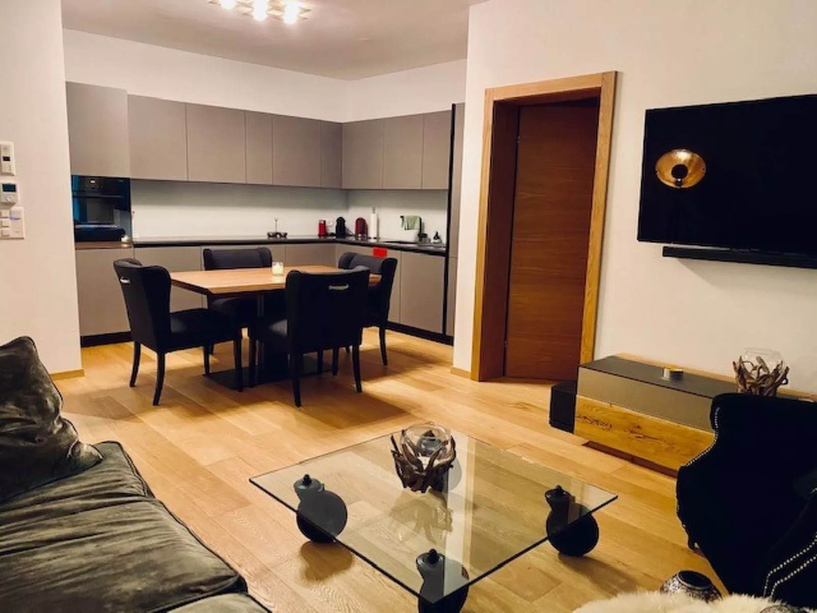 Alp Resort Ski In/Ski Out, (Laax Murschetg). 4.5 Zimmerwohnung - Binnen