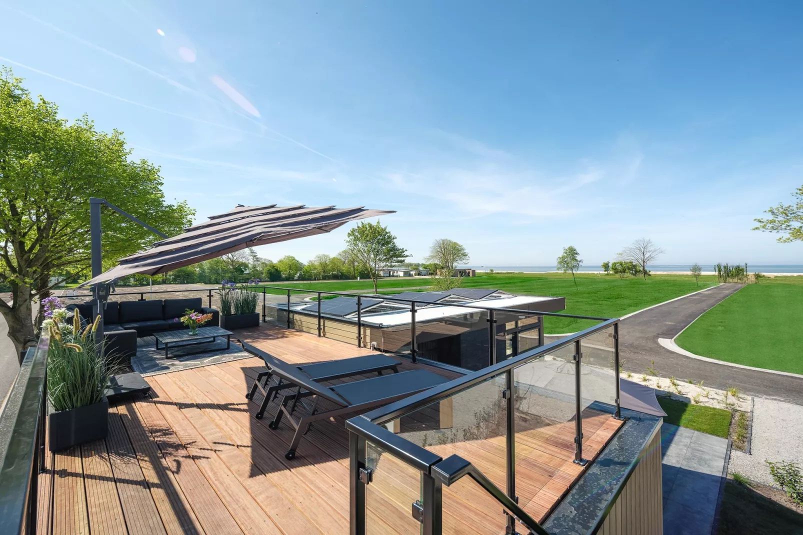 Villa L-Meerzicht | 4 pers. Roof Terrace - Terrasbalkon